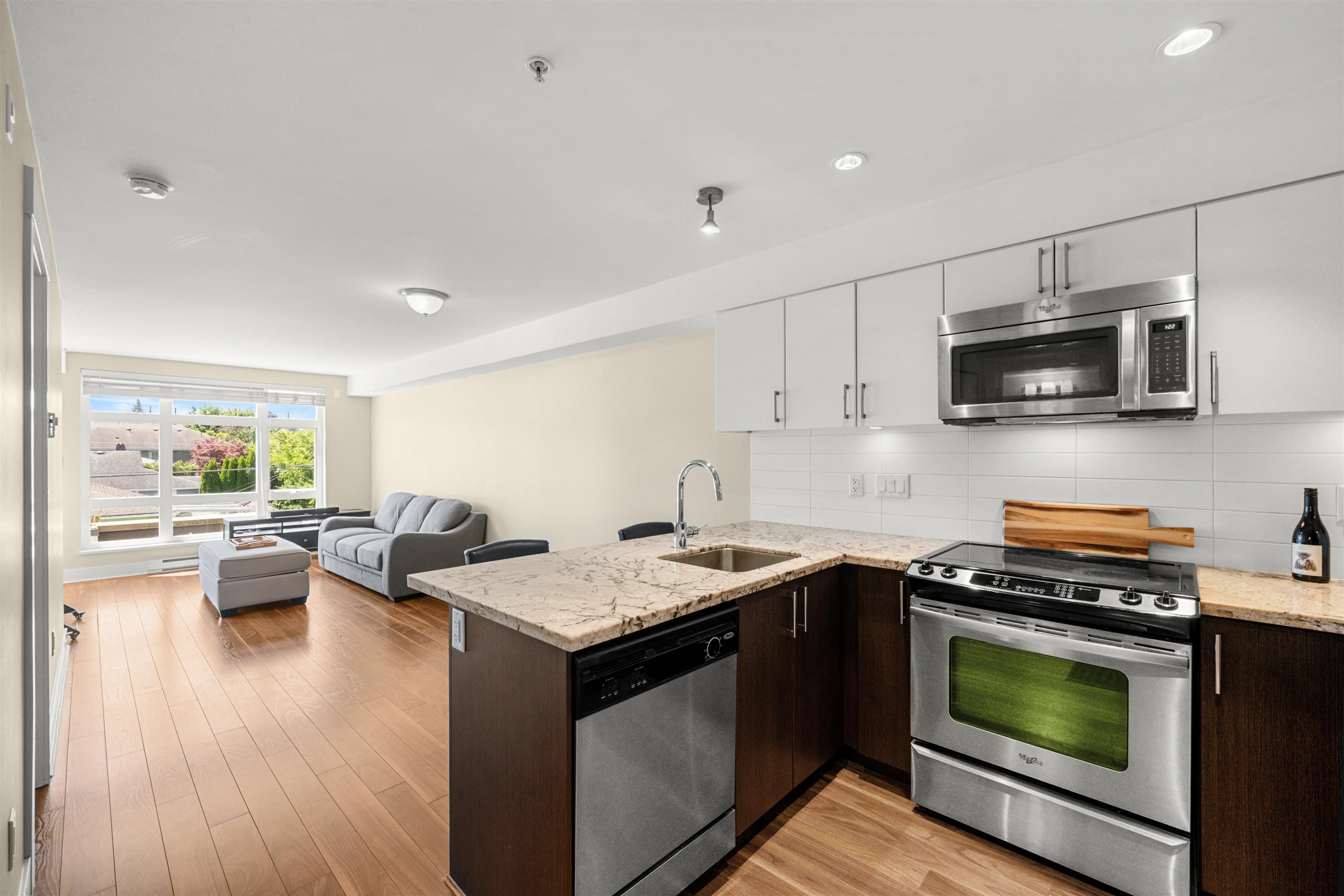 319 - 85 Eighth Avenue, New Westminster, V3L 0E9 — photo 4