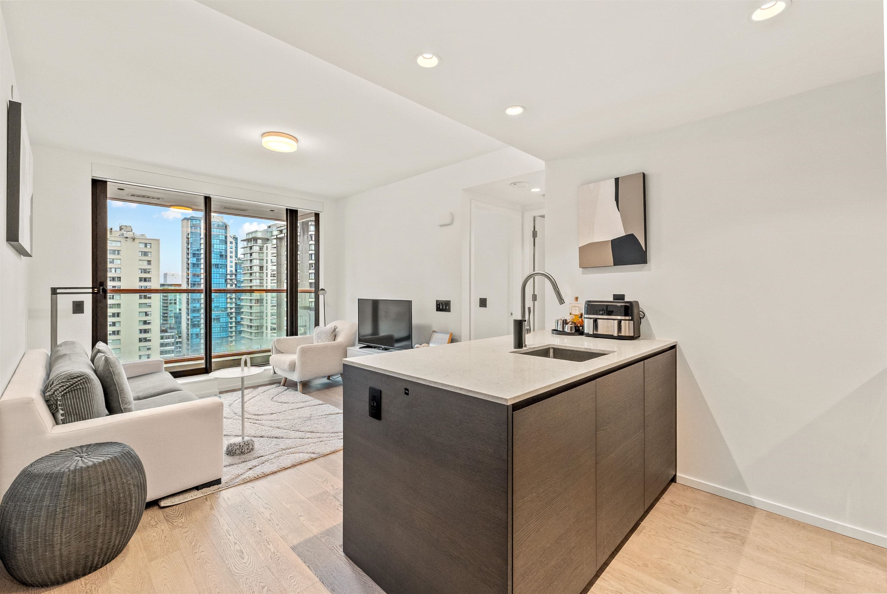 1304 - 1482 Robson Street, Vancouver, V6G 1B9 — photo 2