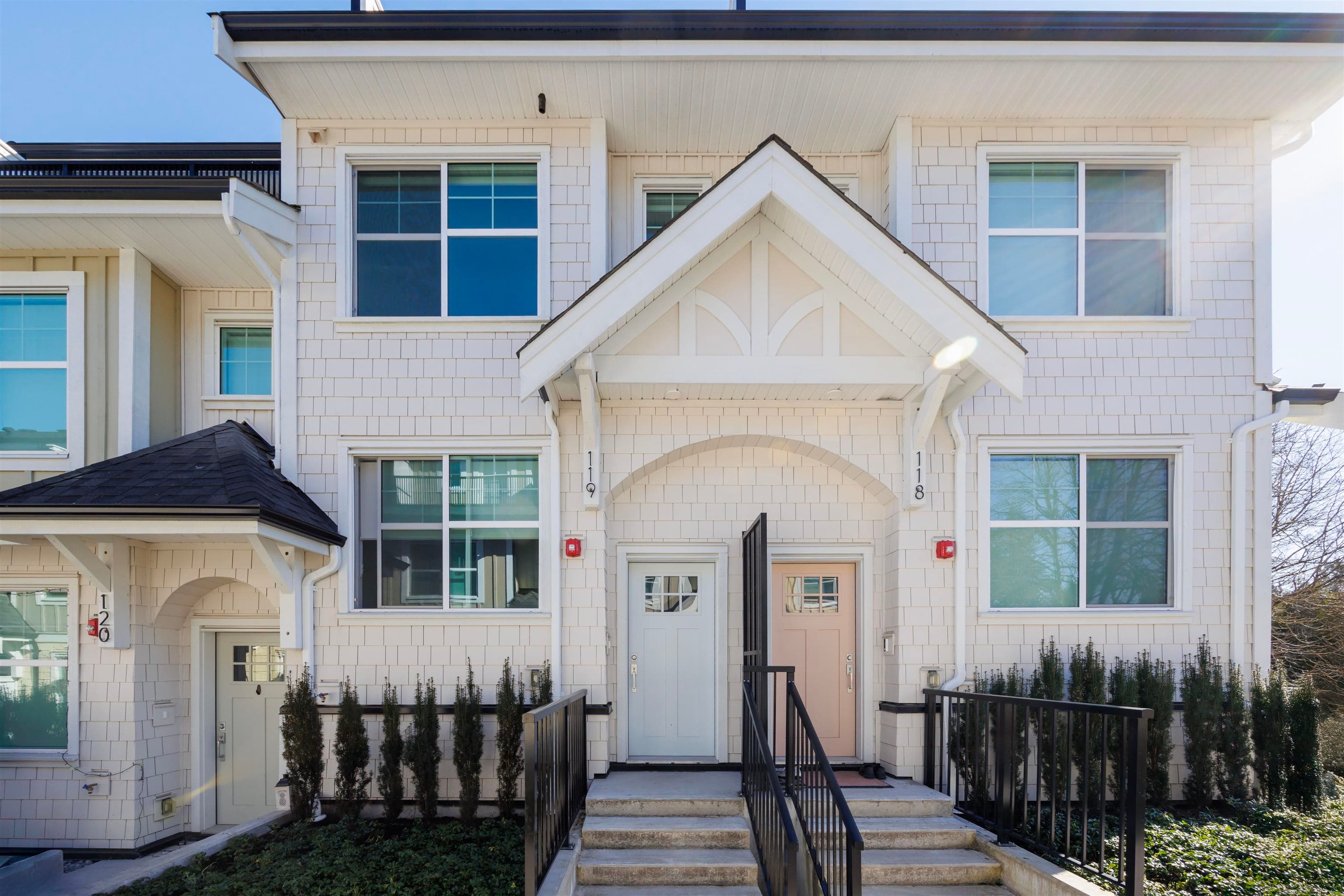 119 - 707 Robinson Street, Coquitlam — sold