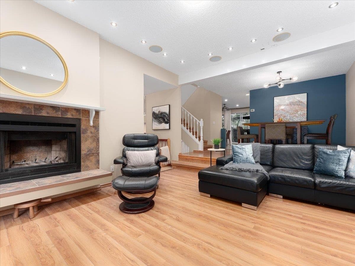 8804 Robins Court, Burnaby, V5A 4K7 — photo 3