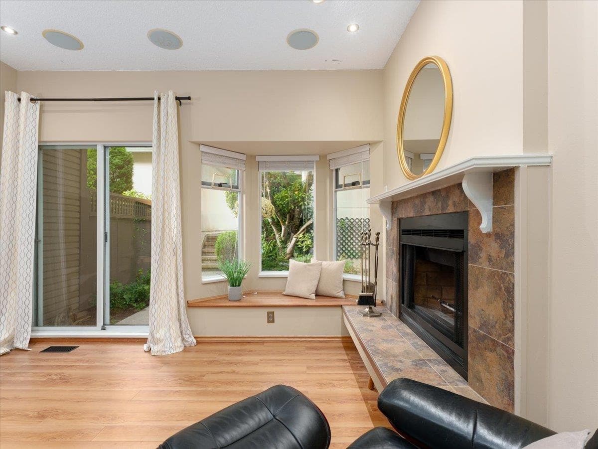 8804 Robins Court, Burnaby, V5A 4K7 — photo 5