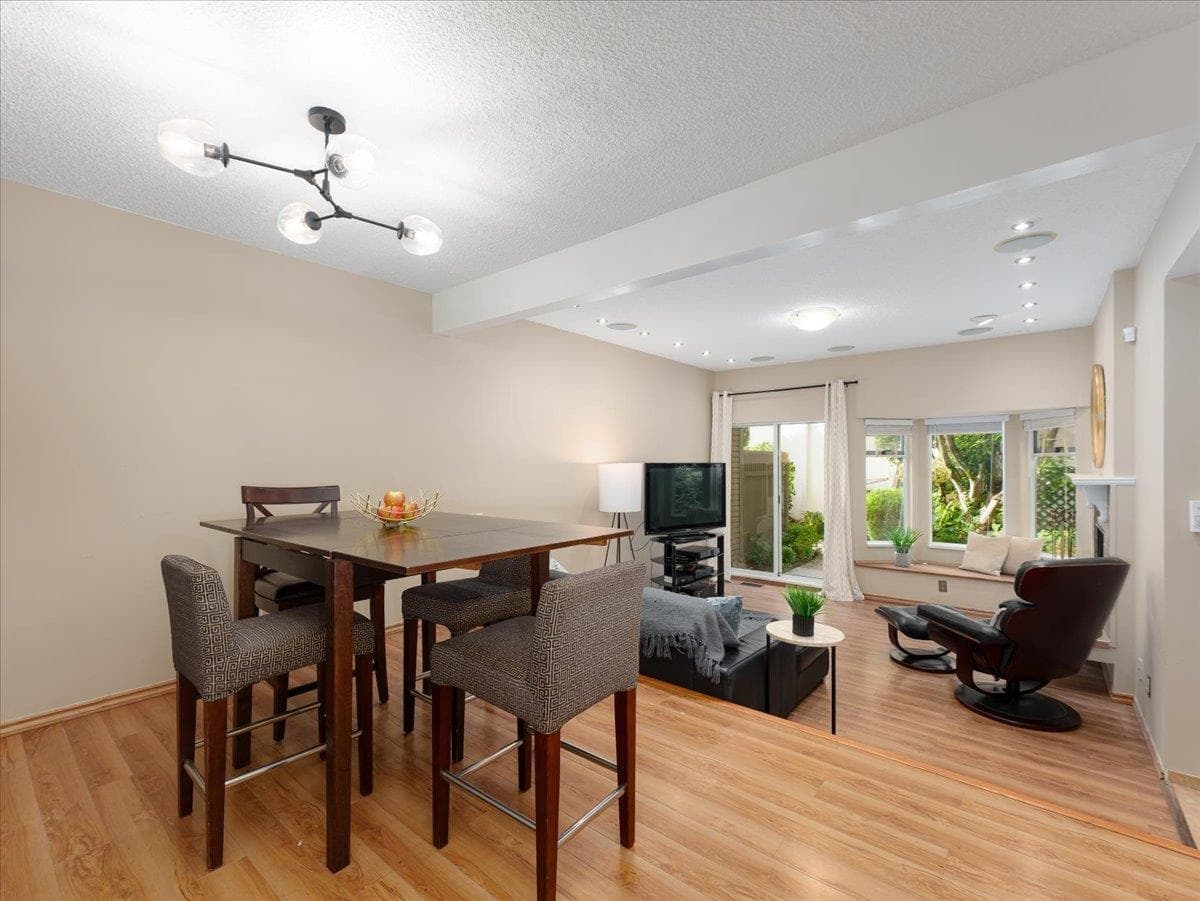 8804 Robins Court, Burnaby, V5A 4K7 — photo 4