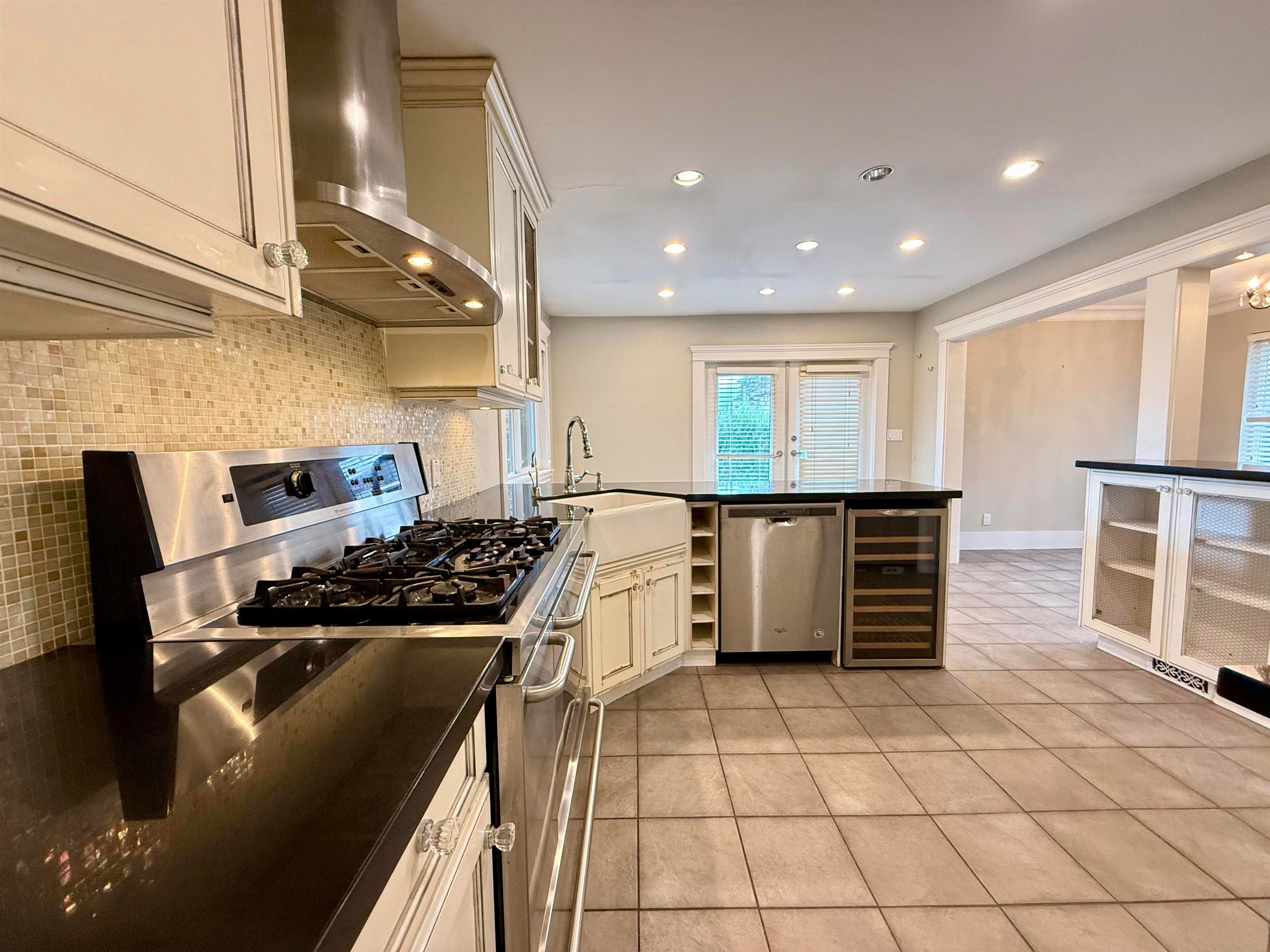 6525 Carnegie Street, Burnaby, V5B 1Y2 — photo 5