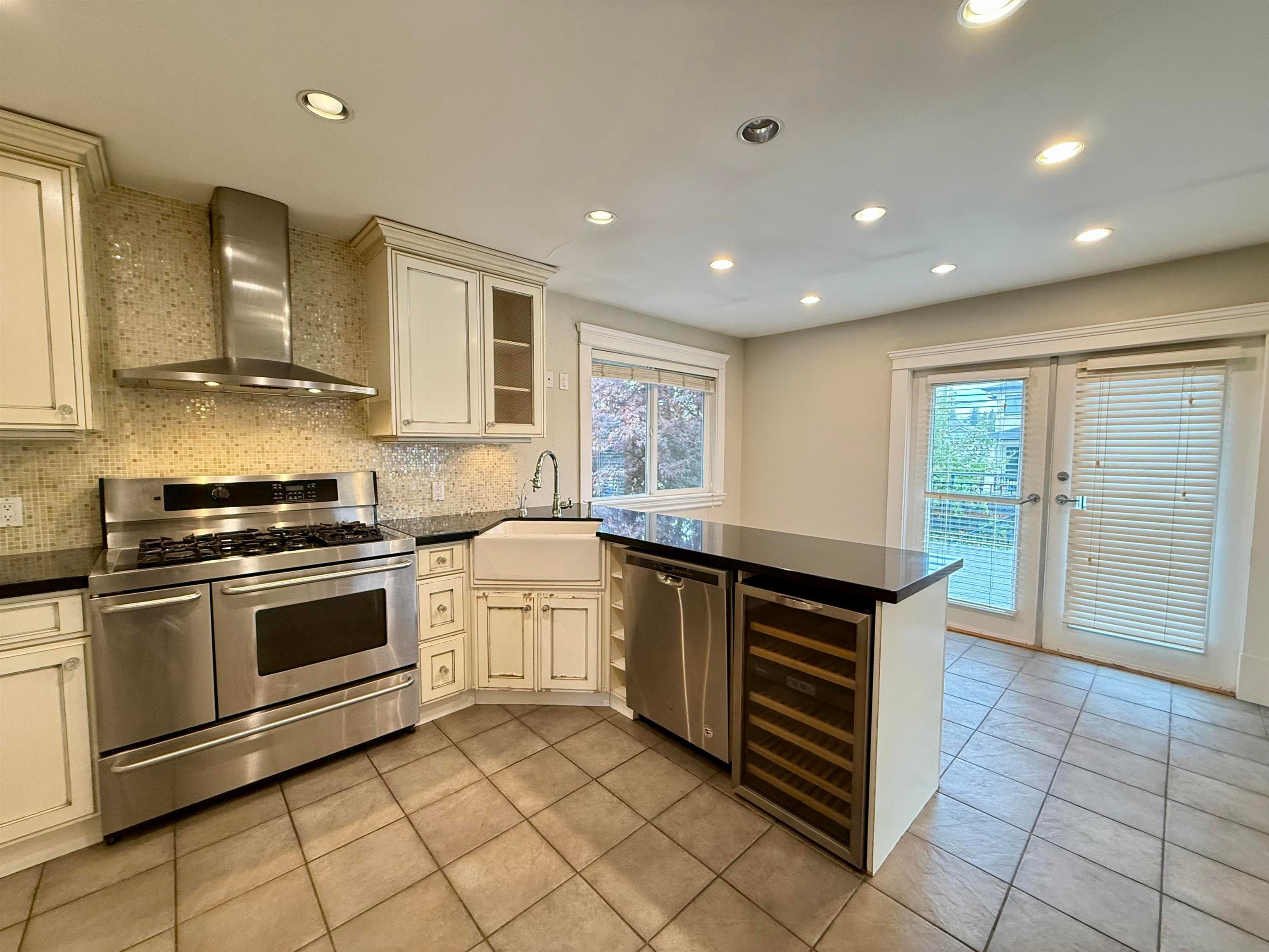 6525 Carnegie Street, Burnaby, V5B 1Y2 — photo 4