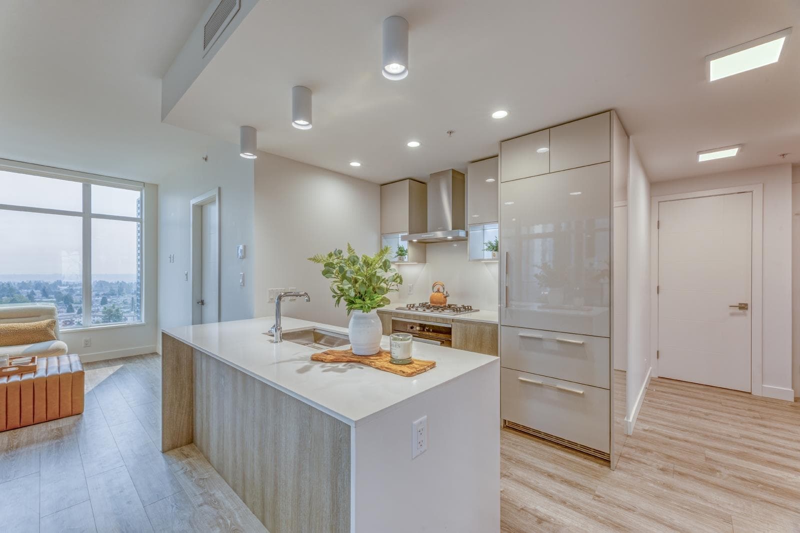 1402 - 6511 Sussex Avenue, Burnaby, V5H 0K5 — photo 2