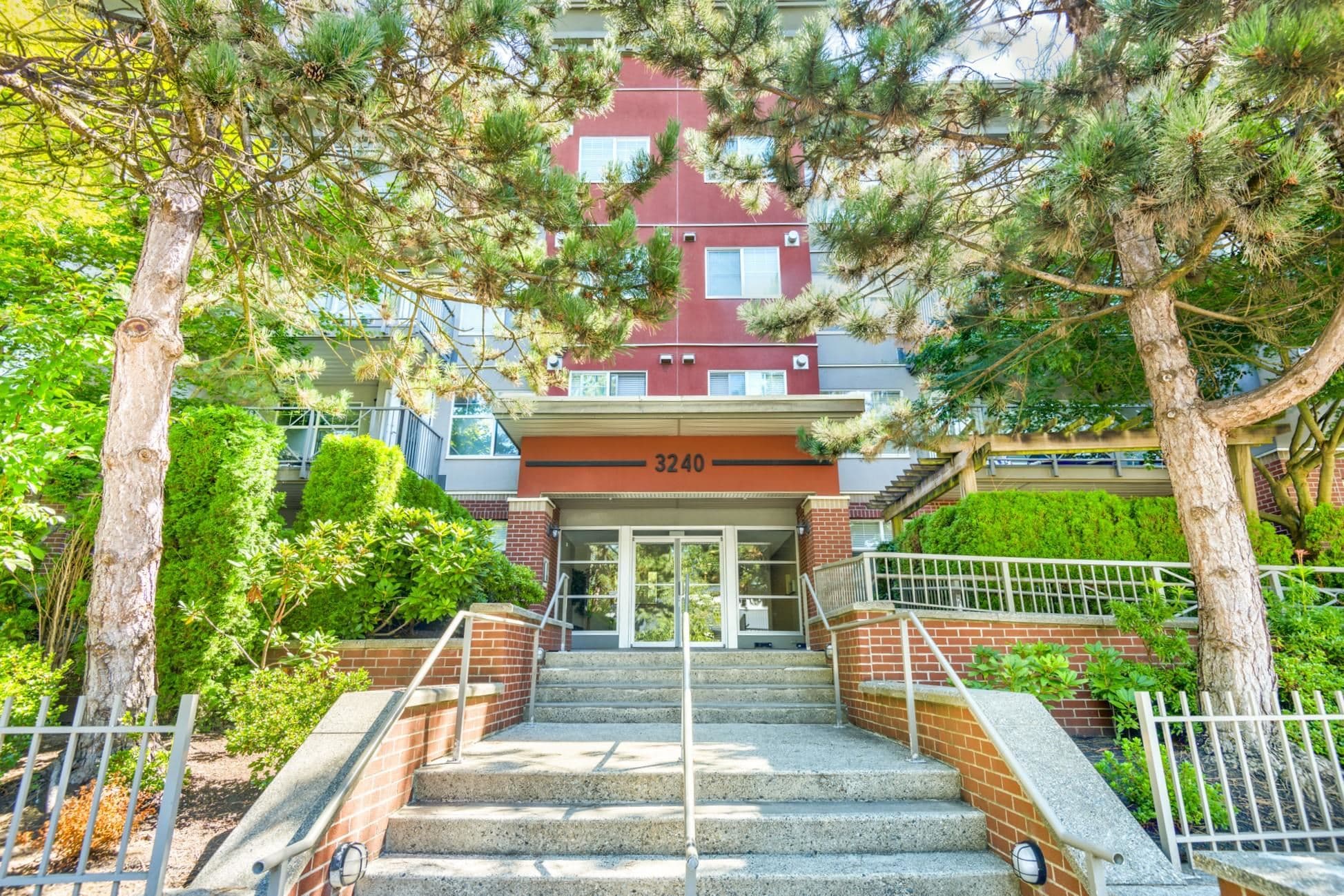 302 - 3240 St Johns Street, Port Moody, V3H 0C1 — photo 2