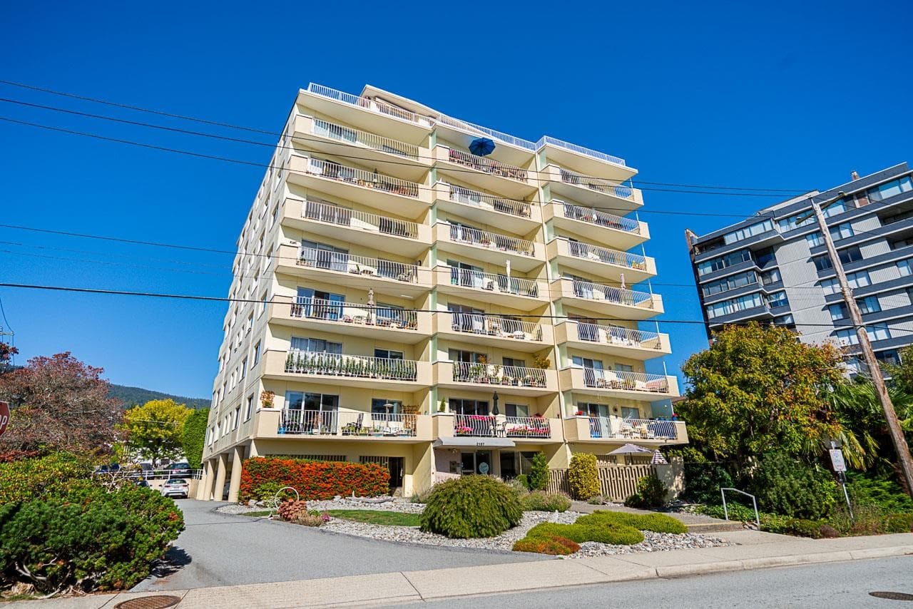305 - 2187 Bellevue Avenue, West Vancouver
