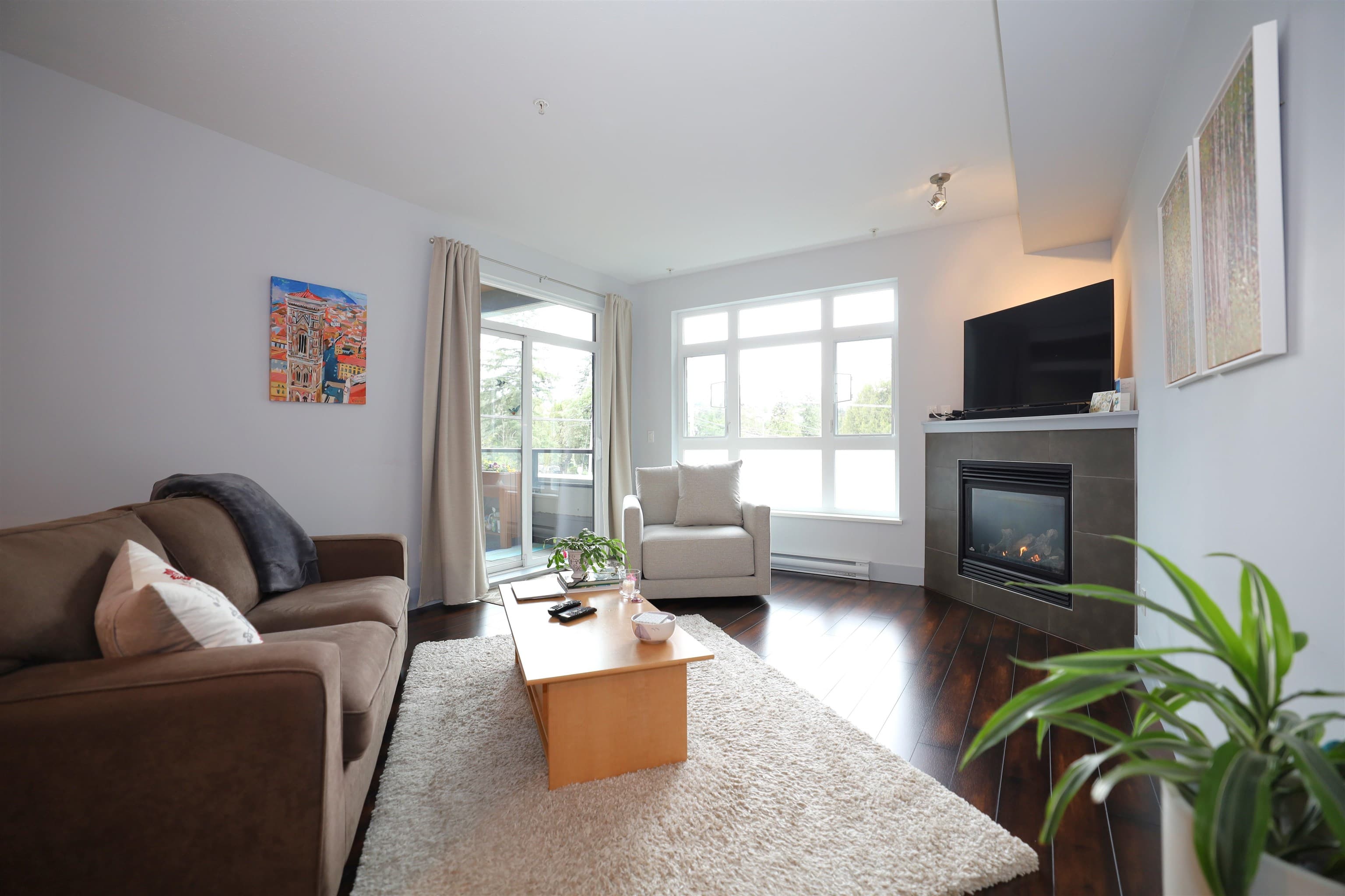 209 - 5682 Wharf Avenue, Sechelt