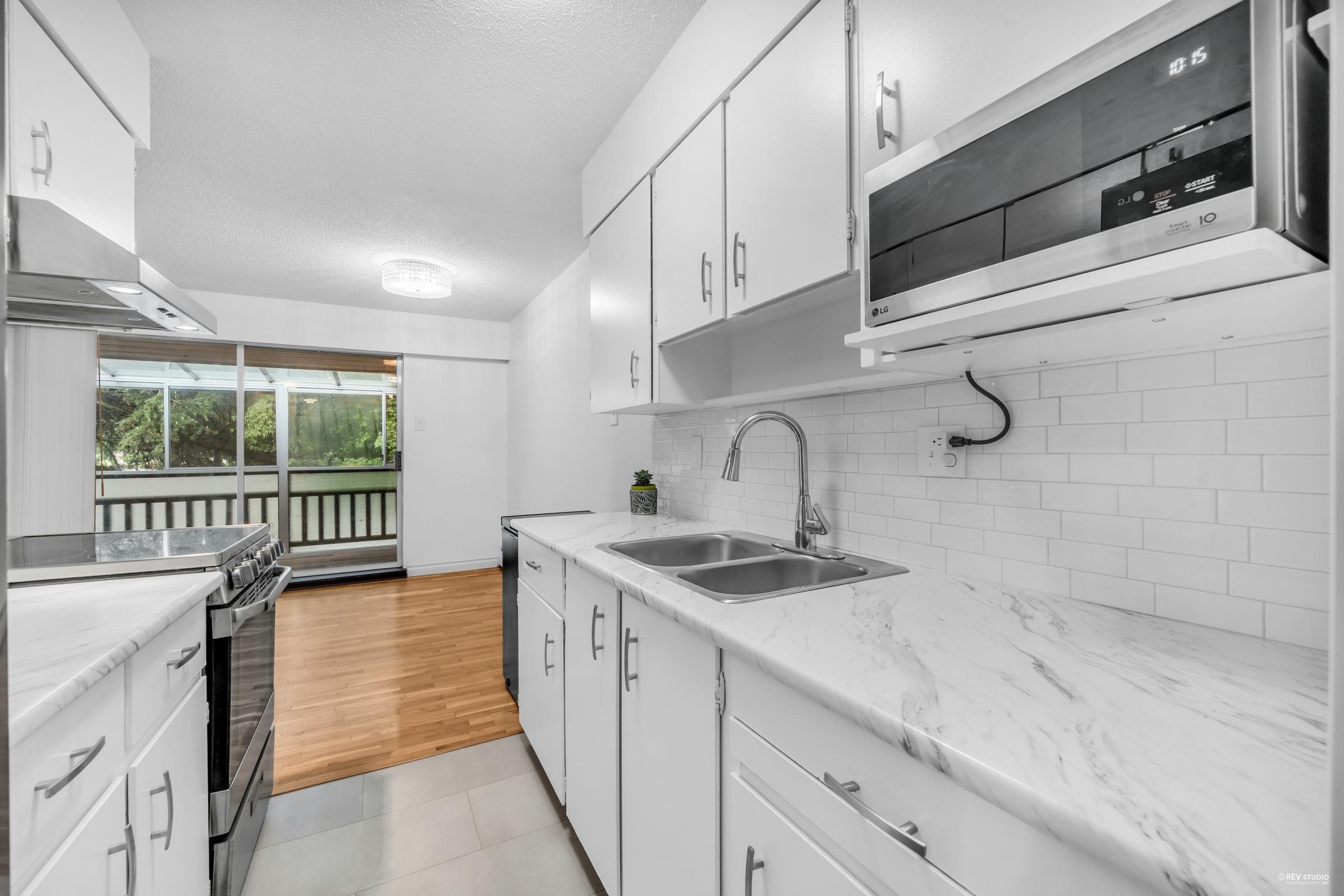 704 - 555 W 28th Street, North Vancouver, V7N 2J7 — photo 3