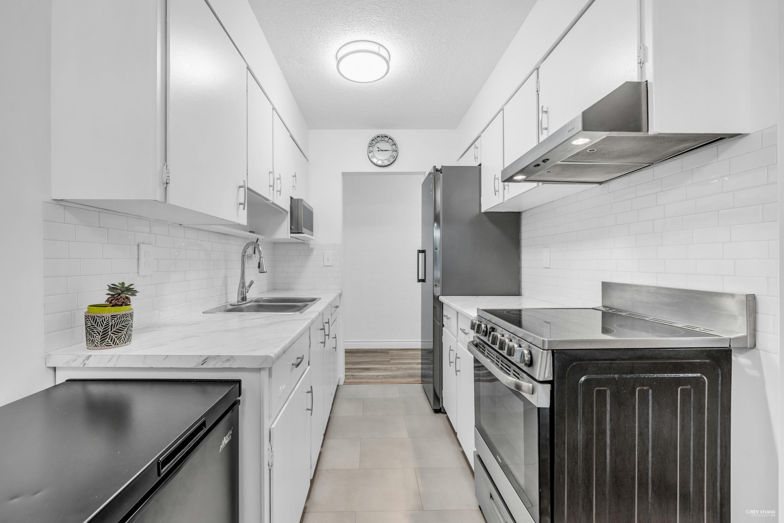 704 - 555 W 28th Street, North Vancouver, V7N 2J7 — photo 4
