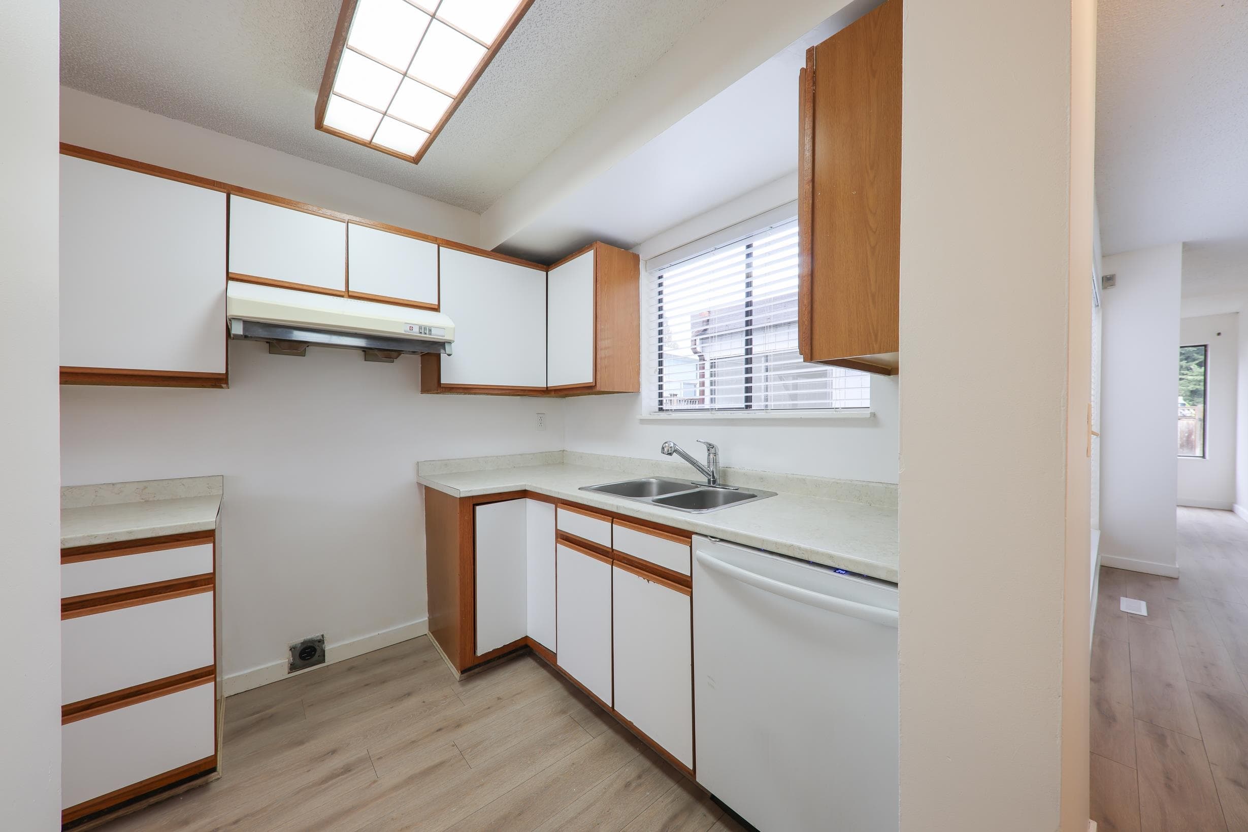 864 Pinebrook Place, Coquitlam, V3C 4B9 — photo 5