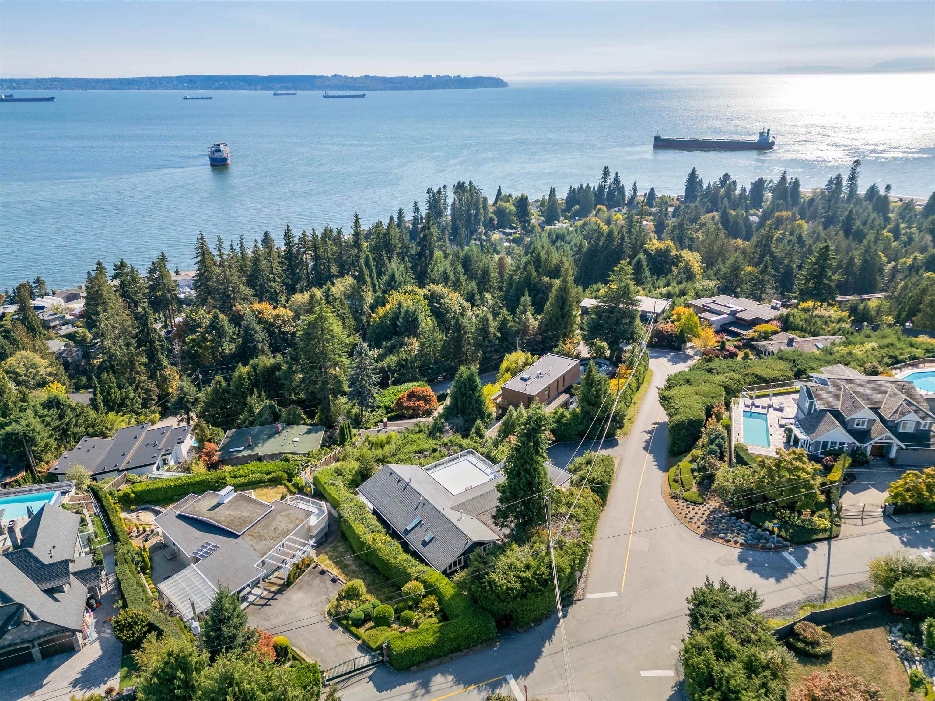 4111 Burkehill Road, West Vancouver, V7V 3L9 — photo 3
