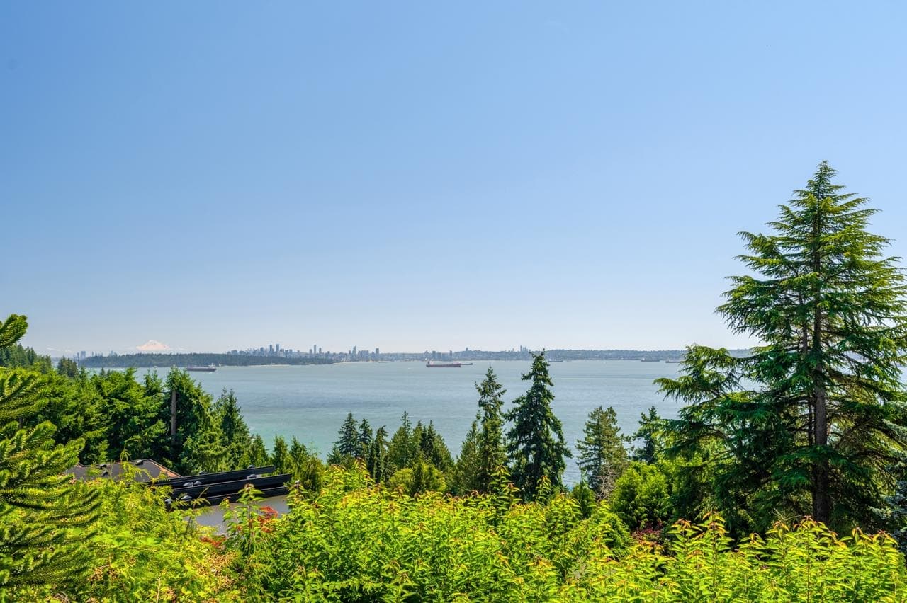 4111 Burkehill Road, West Vancouver, V7V 3L9 — photo 4