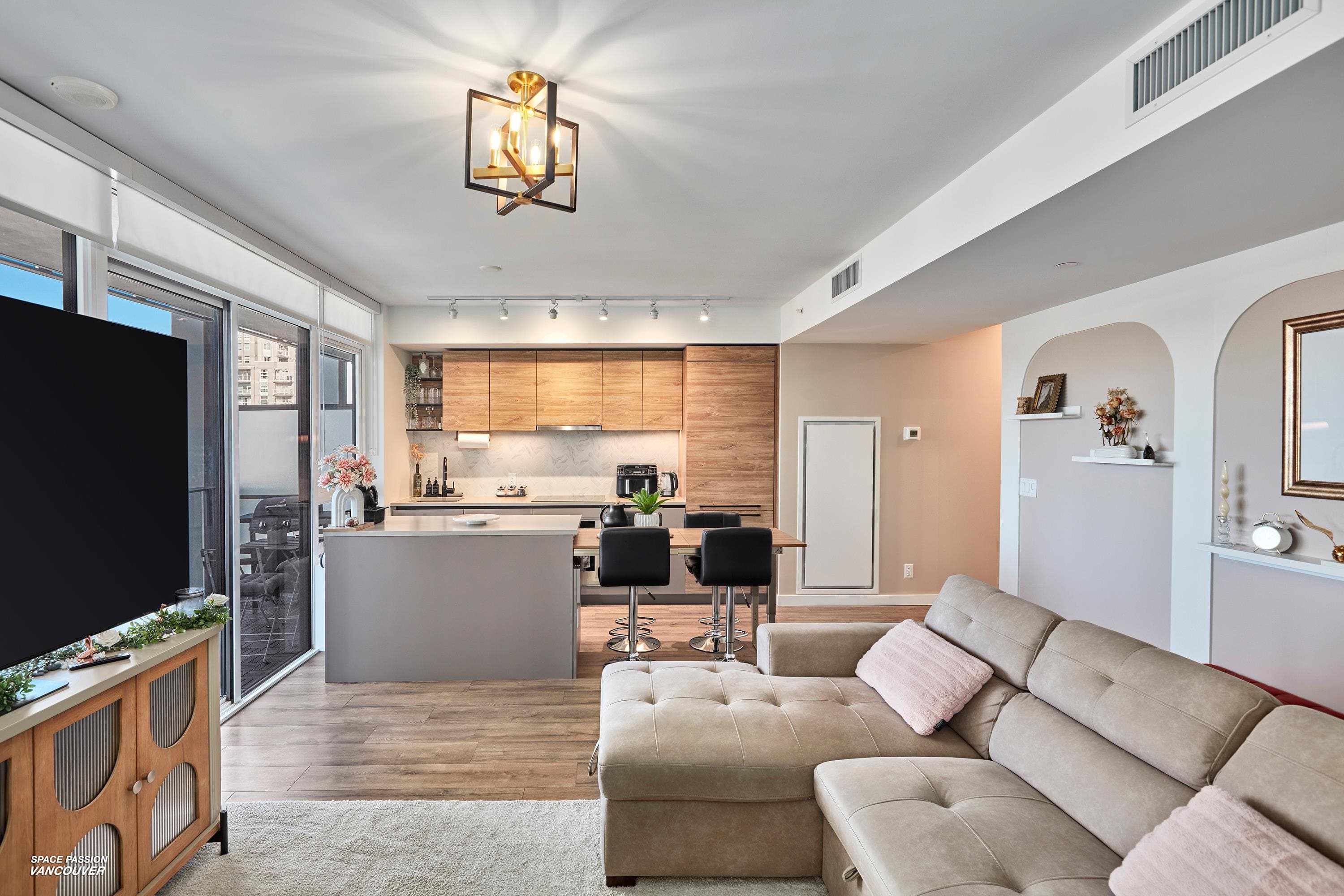 710 - 10448 University Drive, Surrey, V3T 0S7 — photo 2