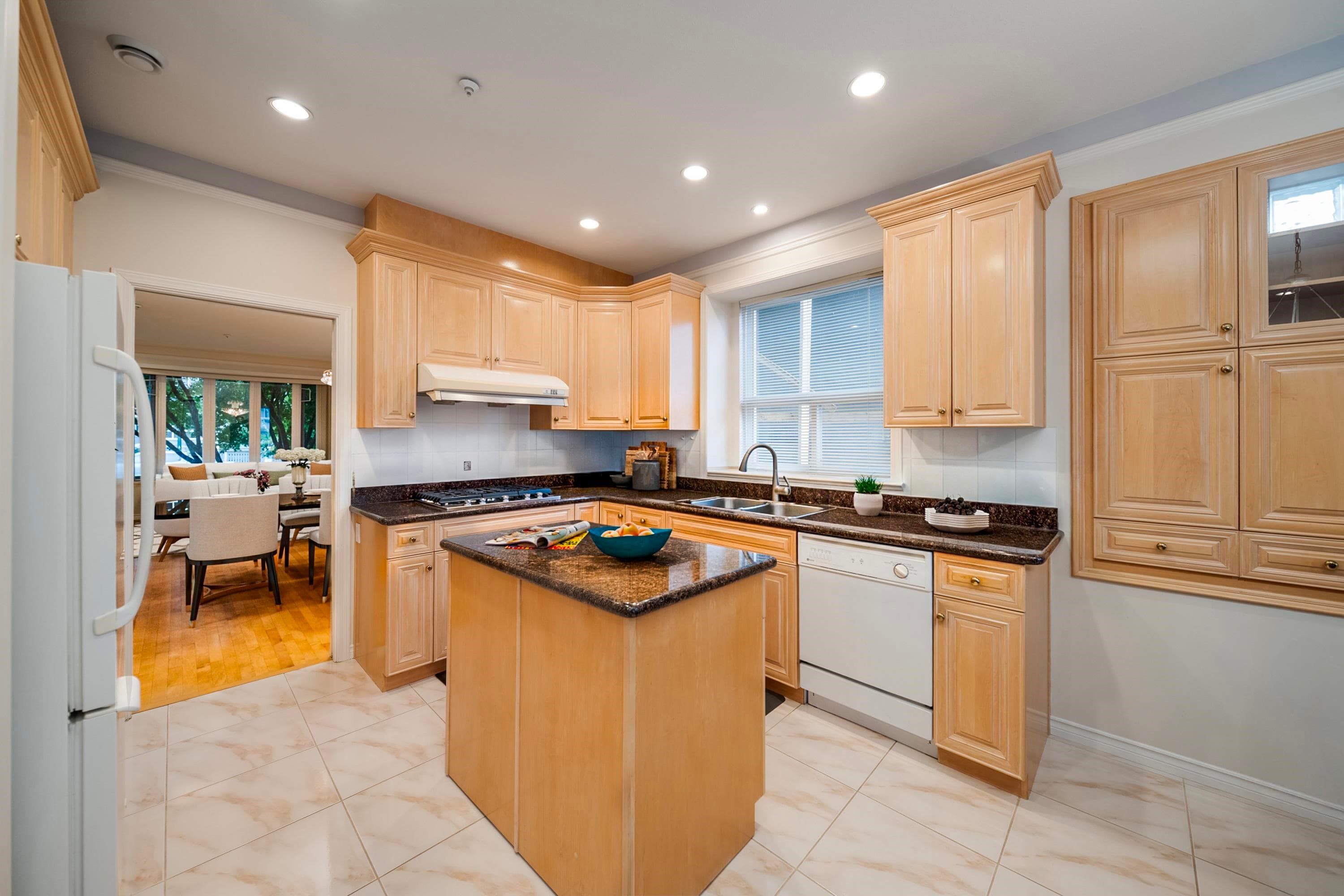 5470 Wales Street, Vancouver, V5R 3M8 — photo 4