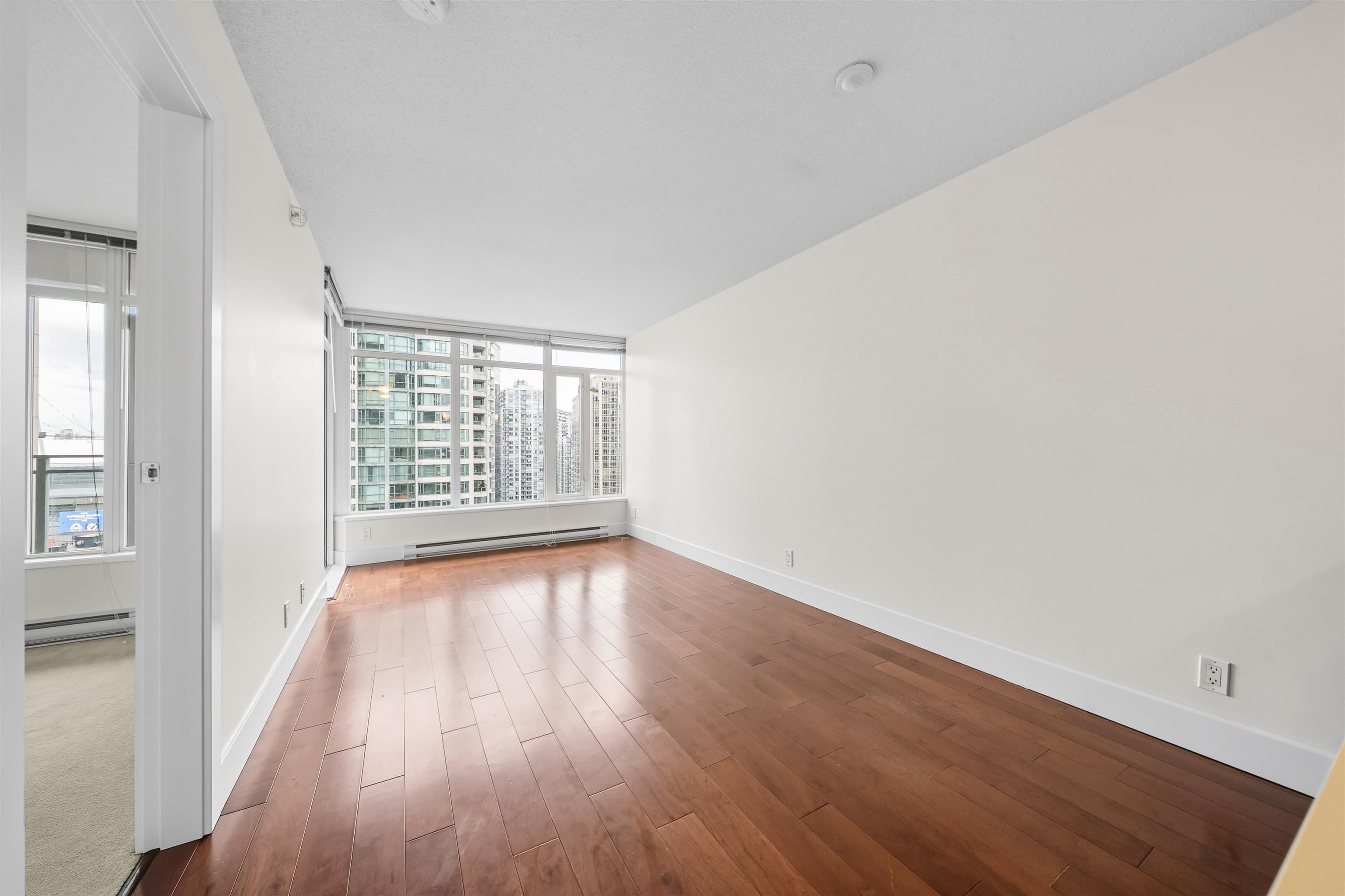 1607 - 888 Homer Street, Vancouver, V6C 0B5 — photo 2