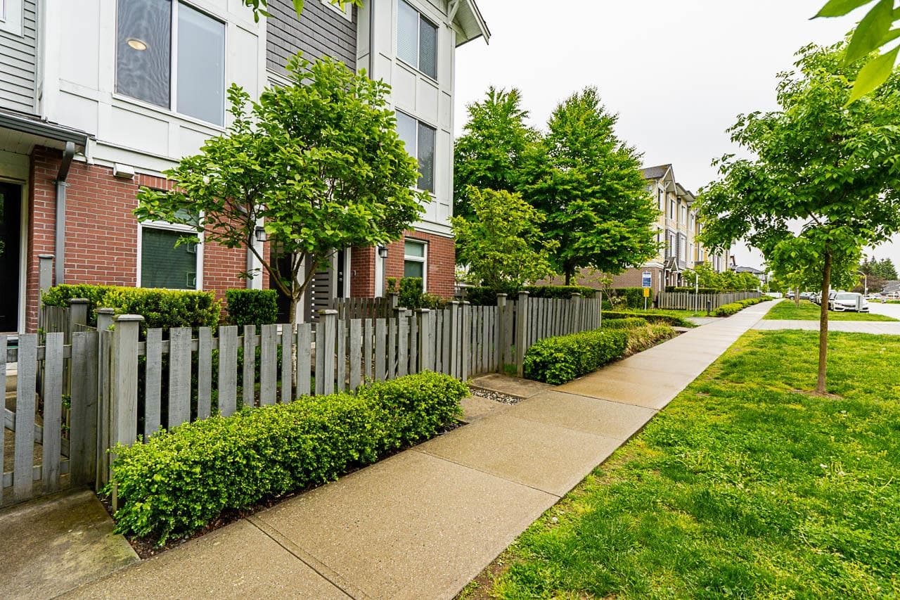 2 - 9718 161a Street, Surrey, V4N 6S7 — photo 4