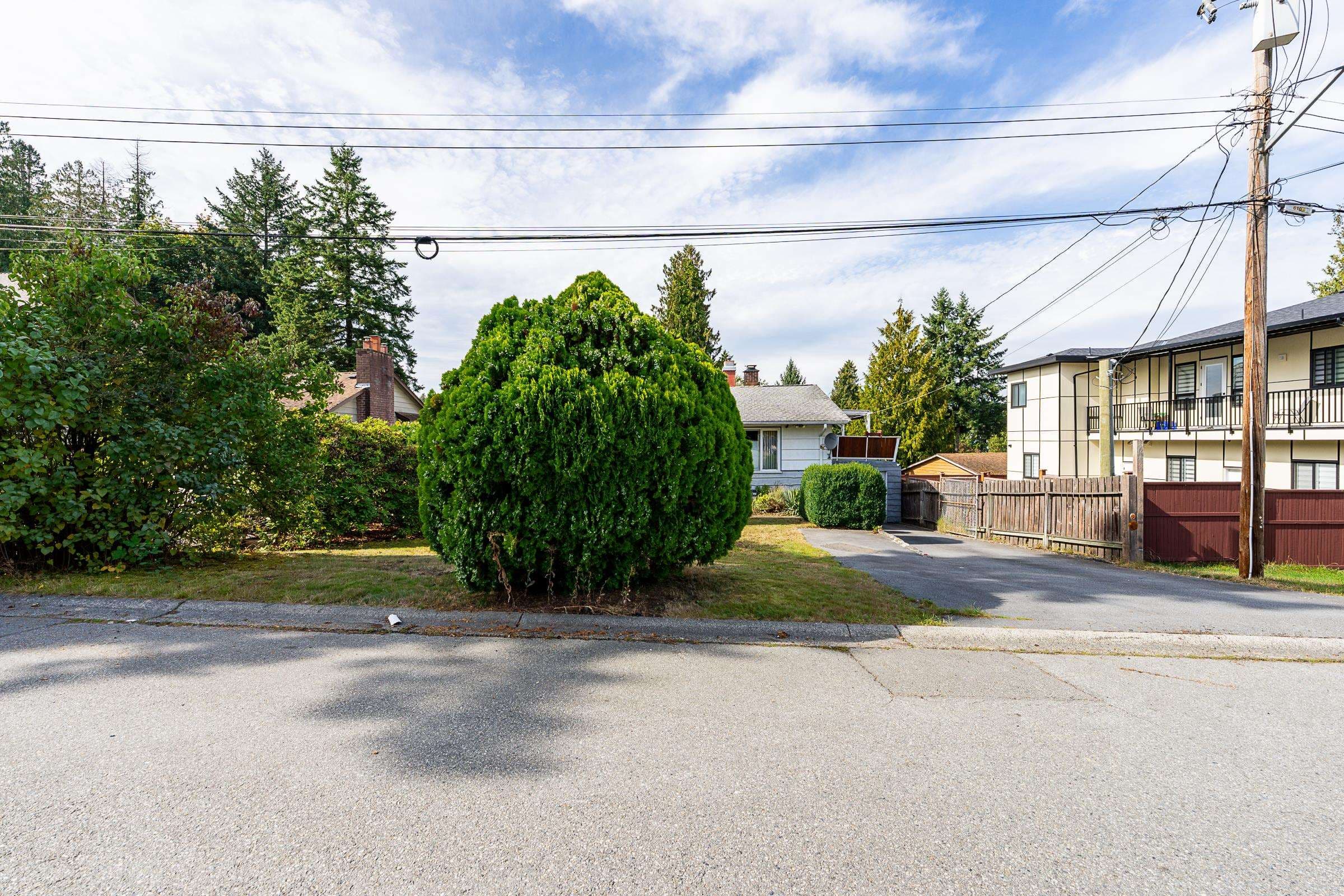 10725 127a Street, Surrey, V3V 5L7 — photo 4