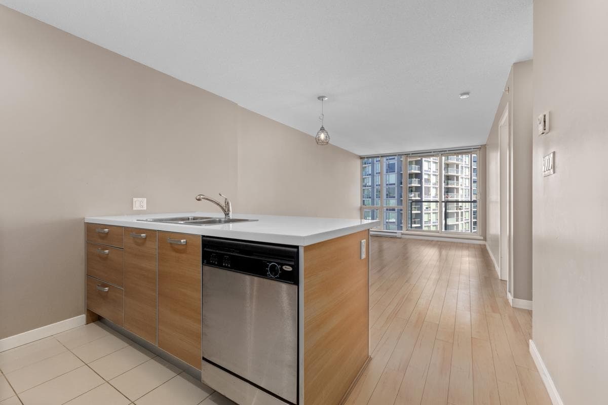 3003 - 9981 Whalley Boulevard, Surrey, V3T 0G6 — photo 3