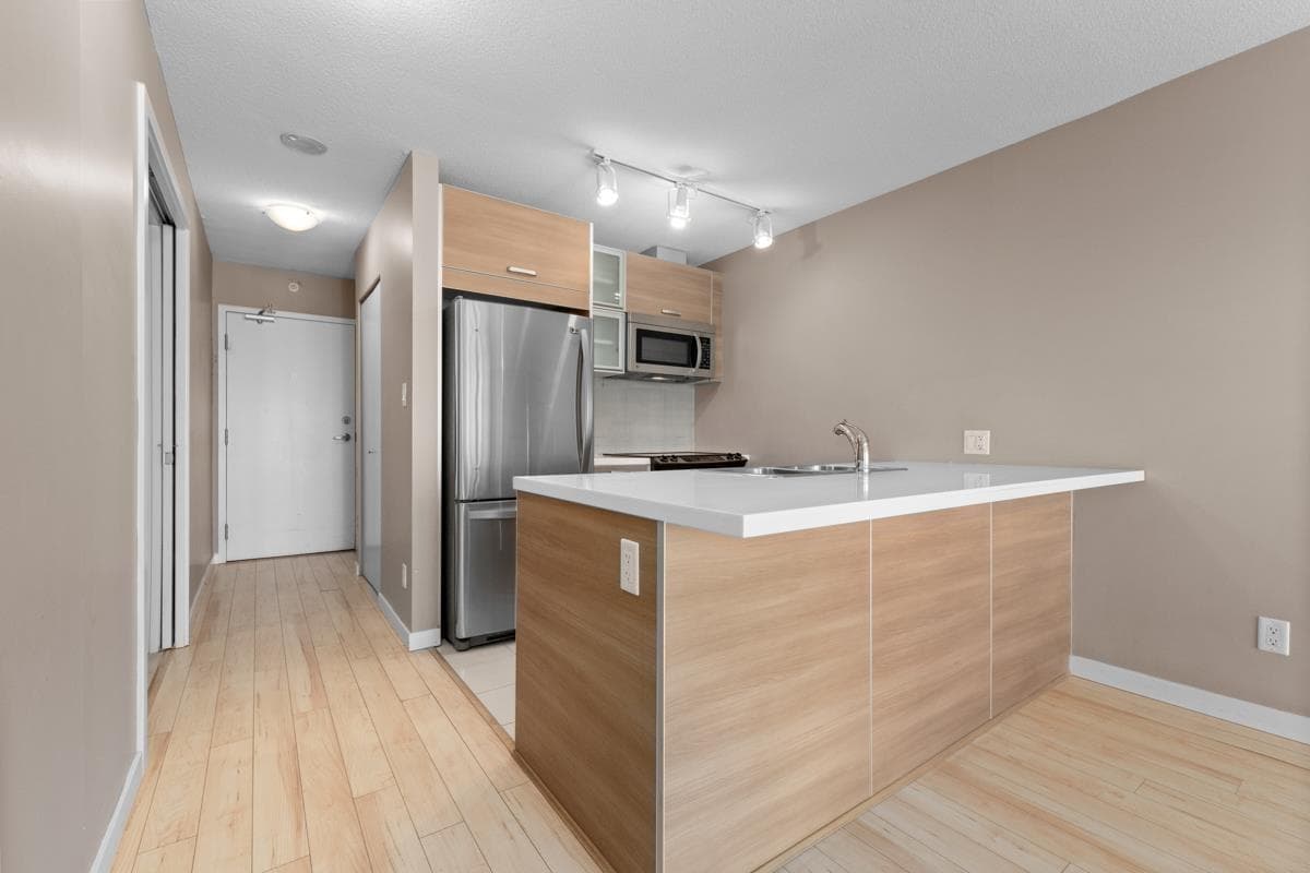 3003 - 9981 Whalley Boulevard, Surrey, V3T 0G6 — photo 5