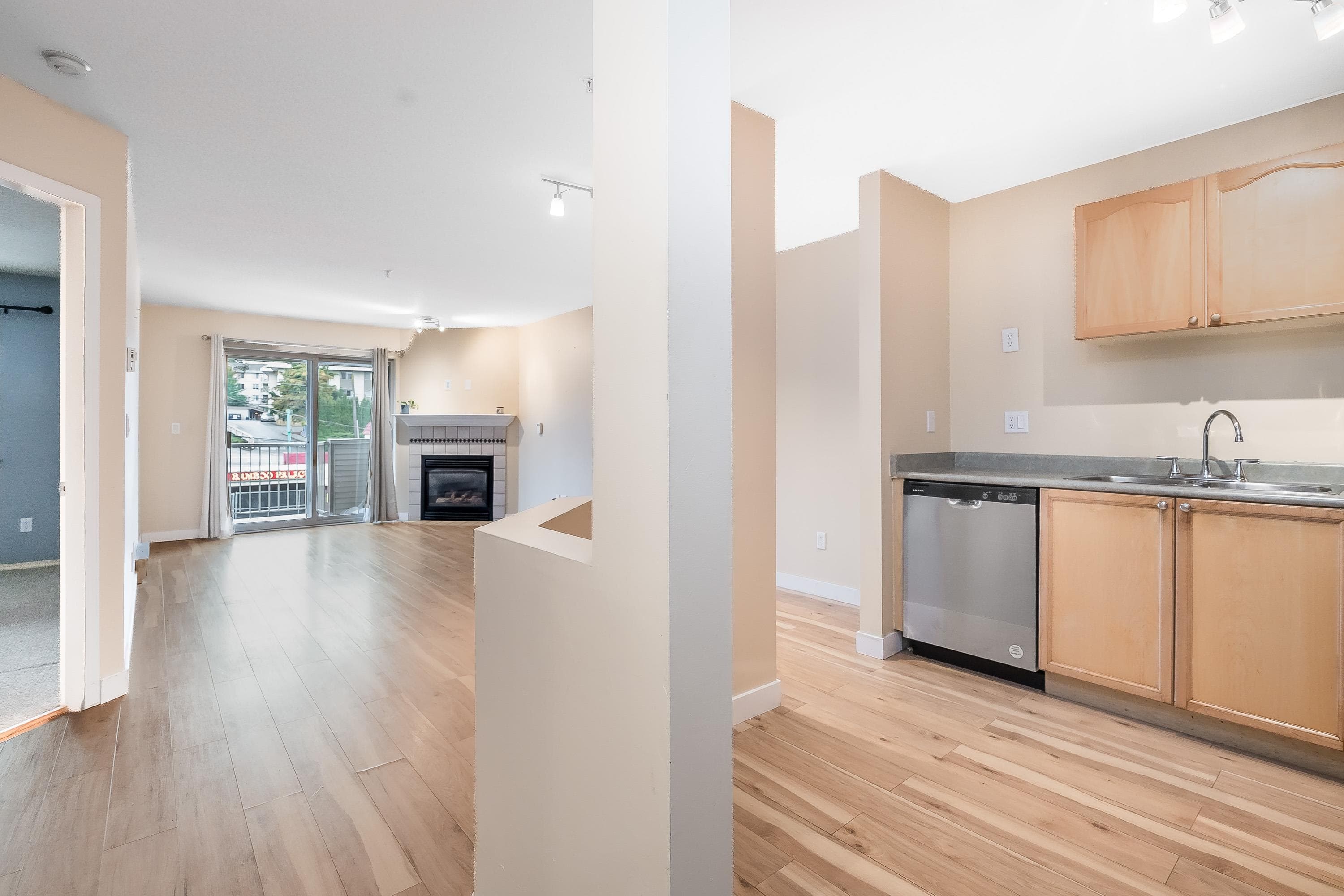 303 - 33478 Roberts Avenue, Abbotsford, V2S 8E1 — photo 5