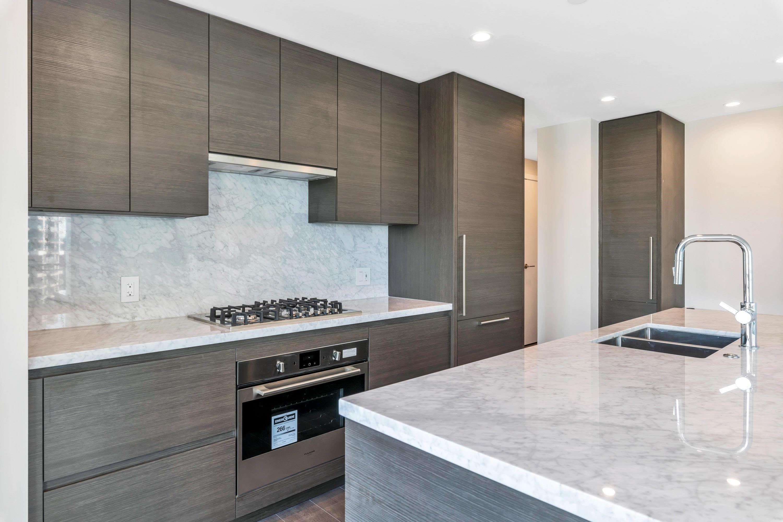 2009 - 308 Morrissey Road, Port Moody, V3H 0M3 — photo 3