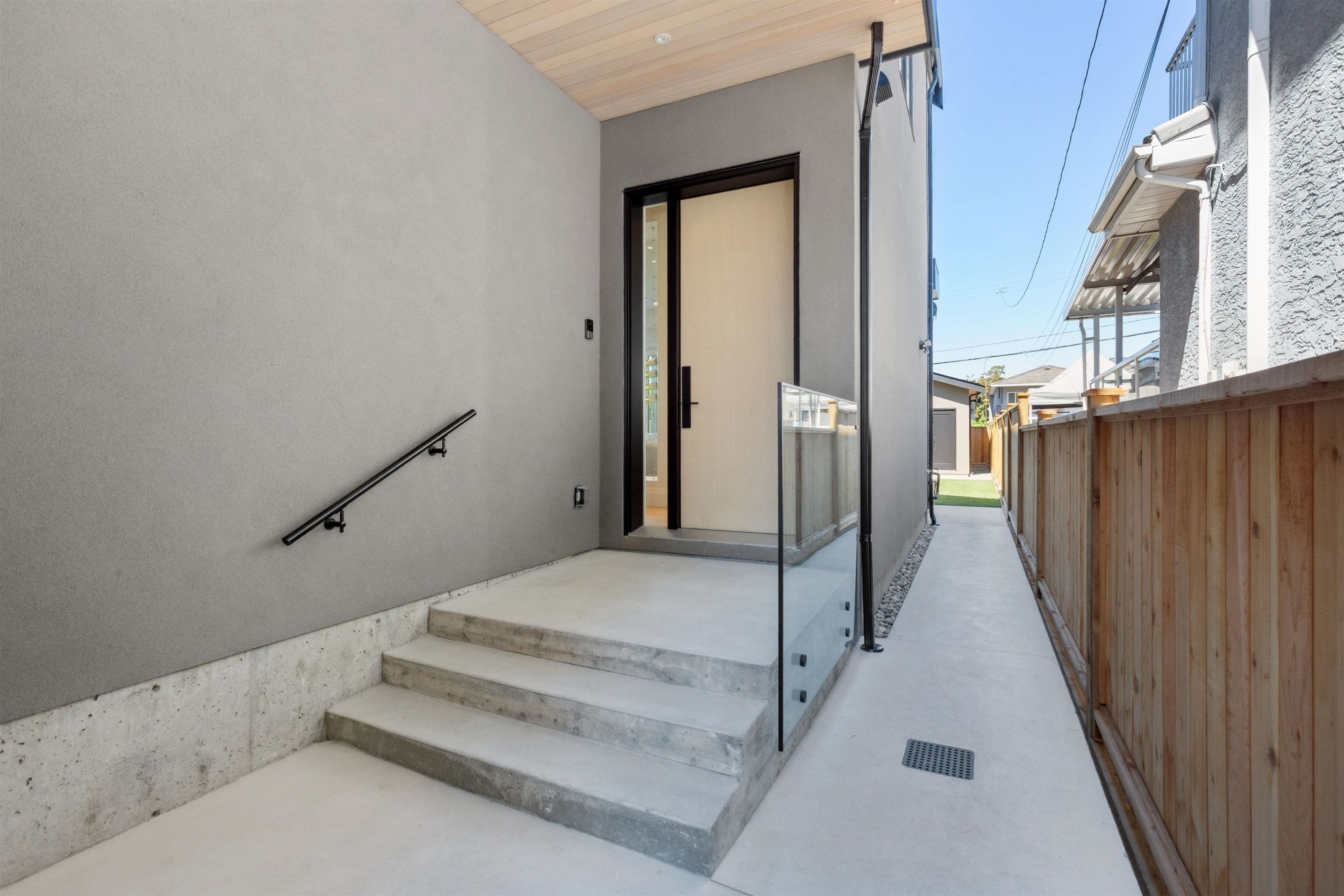 2 - 1243 E 27th Avenue, Vancouver, V5V 2L9 — photo 3