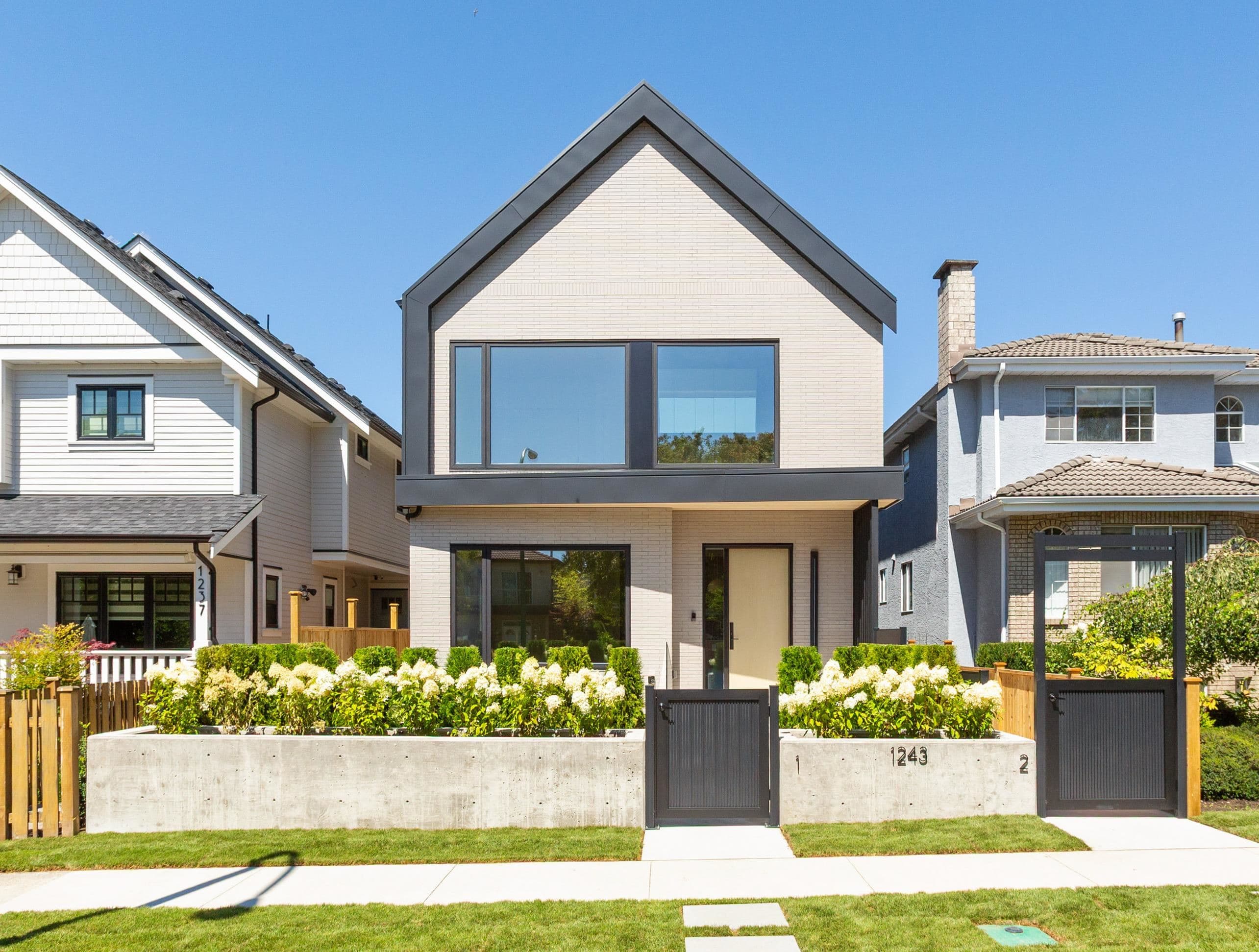 2 - 1243 E 27th Avenue, Vancouver