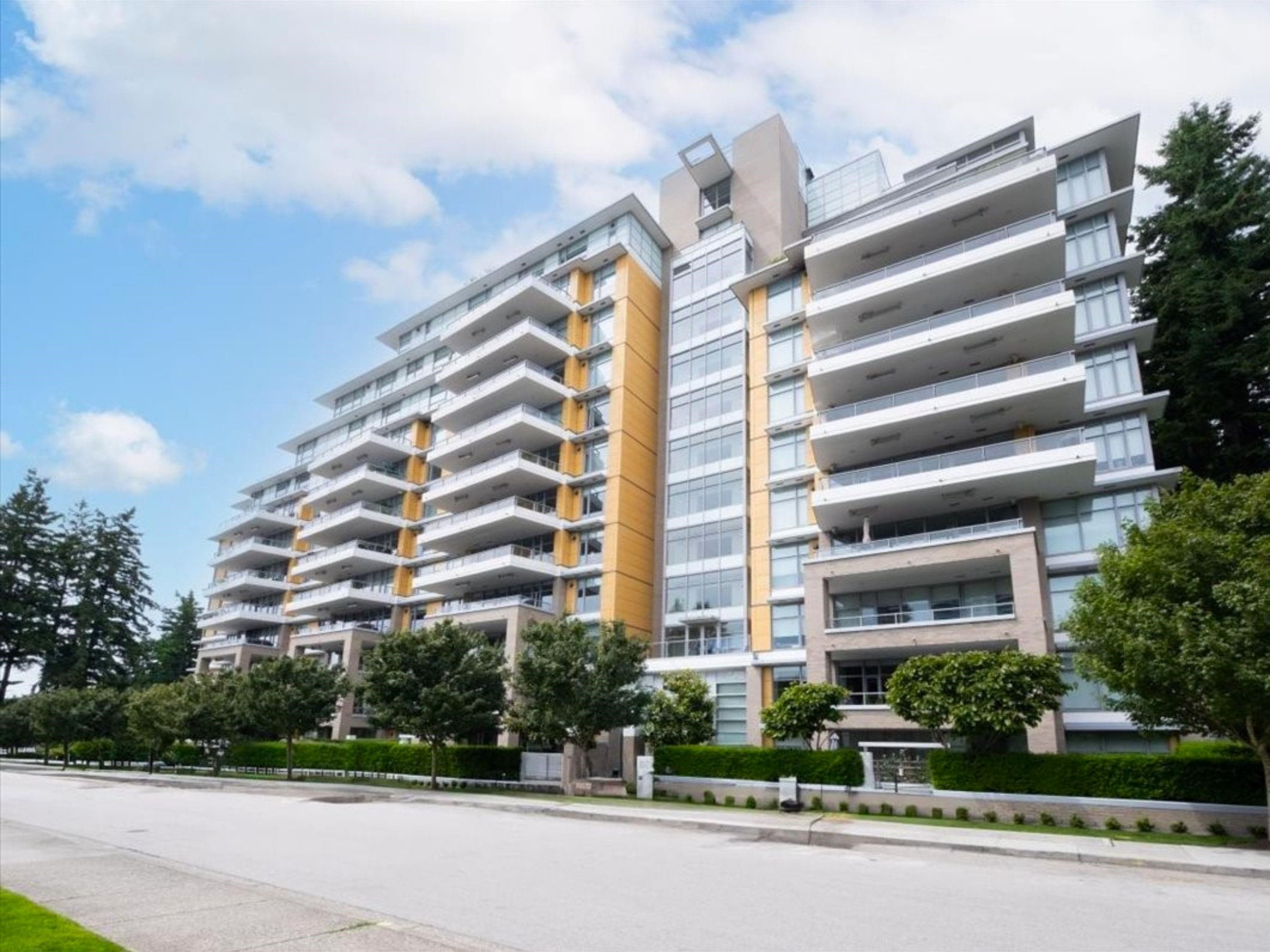 305 - 1501 Vidal Street, White Rock, V4B 0B5 — photo 1