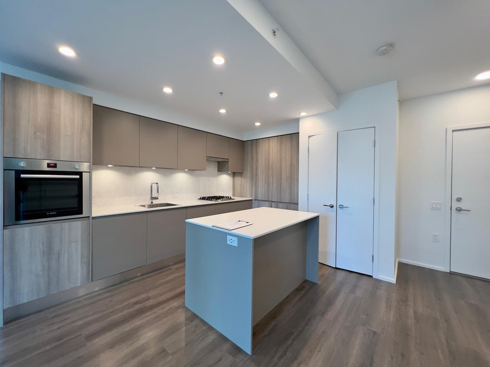 304 - 3809 Evergreen Place, Burnaby