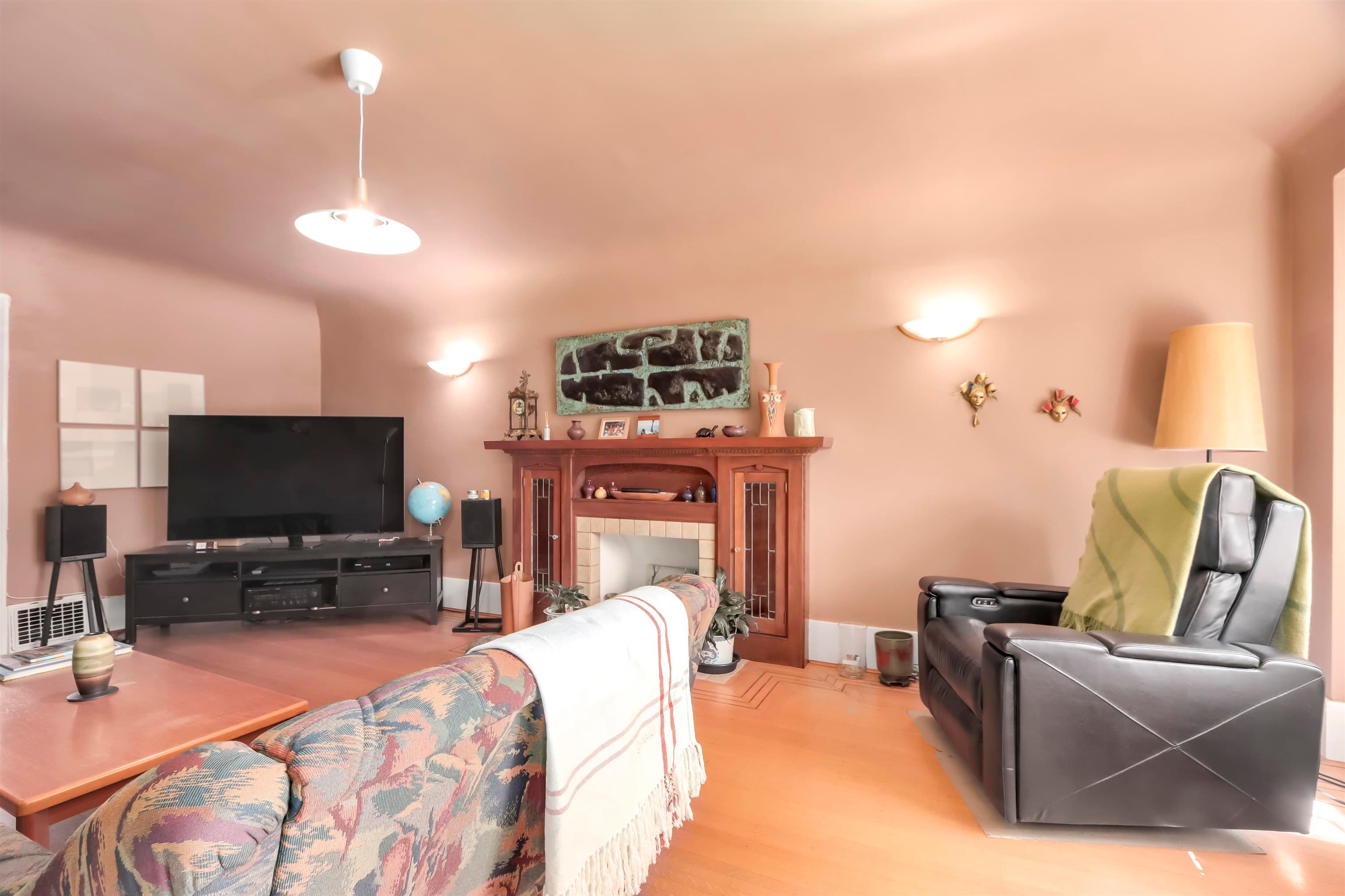 4529 W 8th Avenue, Vancouver, V6R 2A4 — photo 2