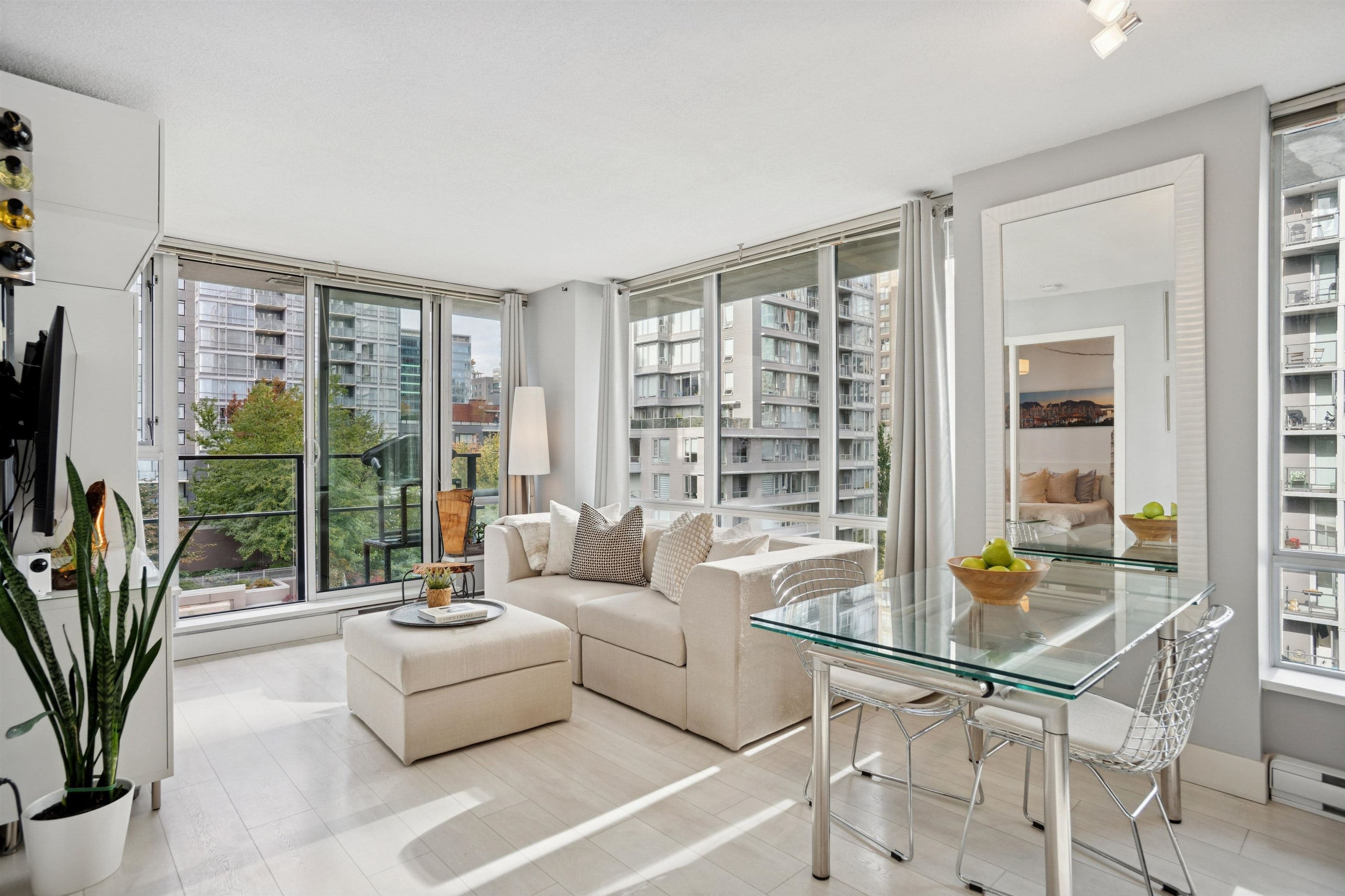 811 - 1088 Richards Street, Vancouver, V6B 0J8 — photo 2