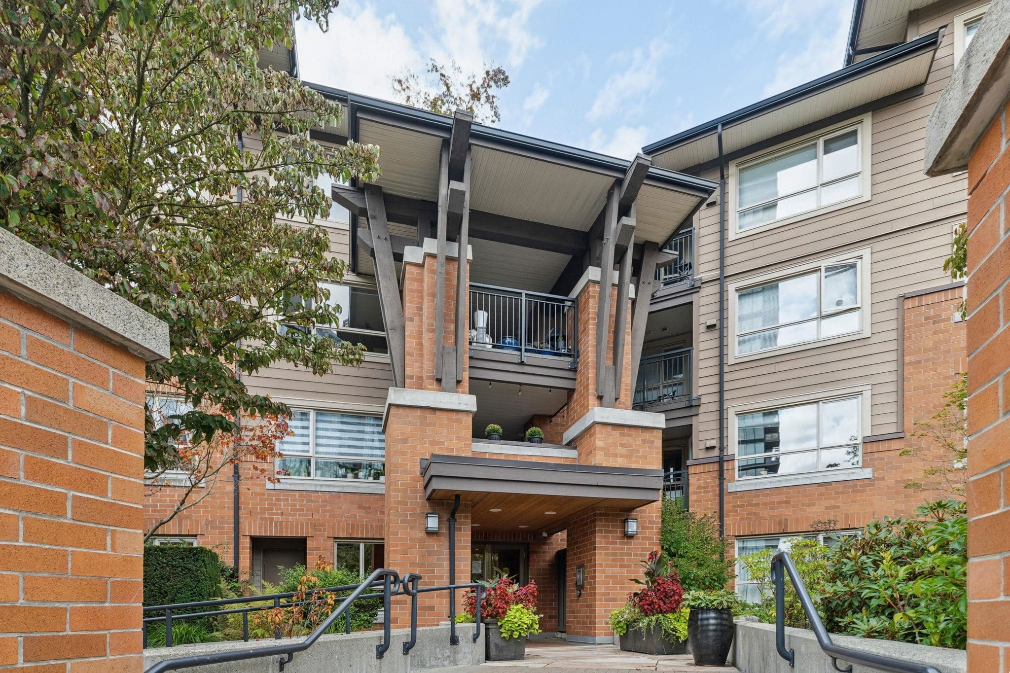 212 - 600 Klahanie Drive, Port Moody, V3H 5L2 — photo 2