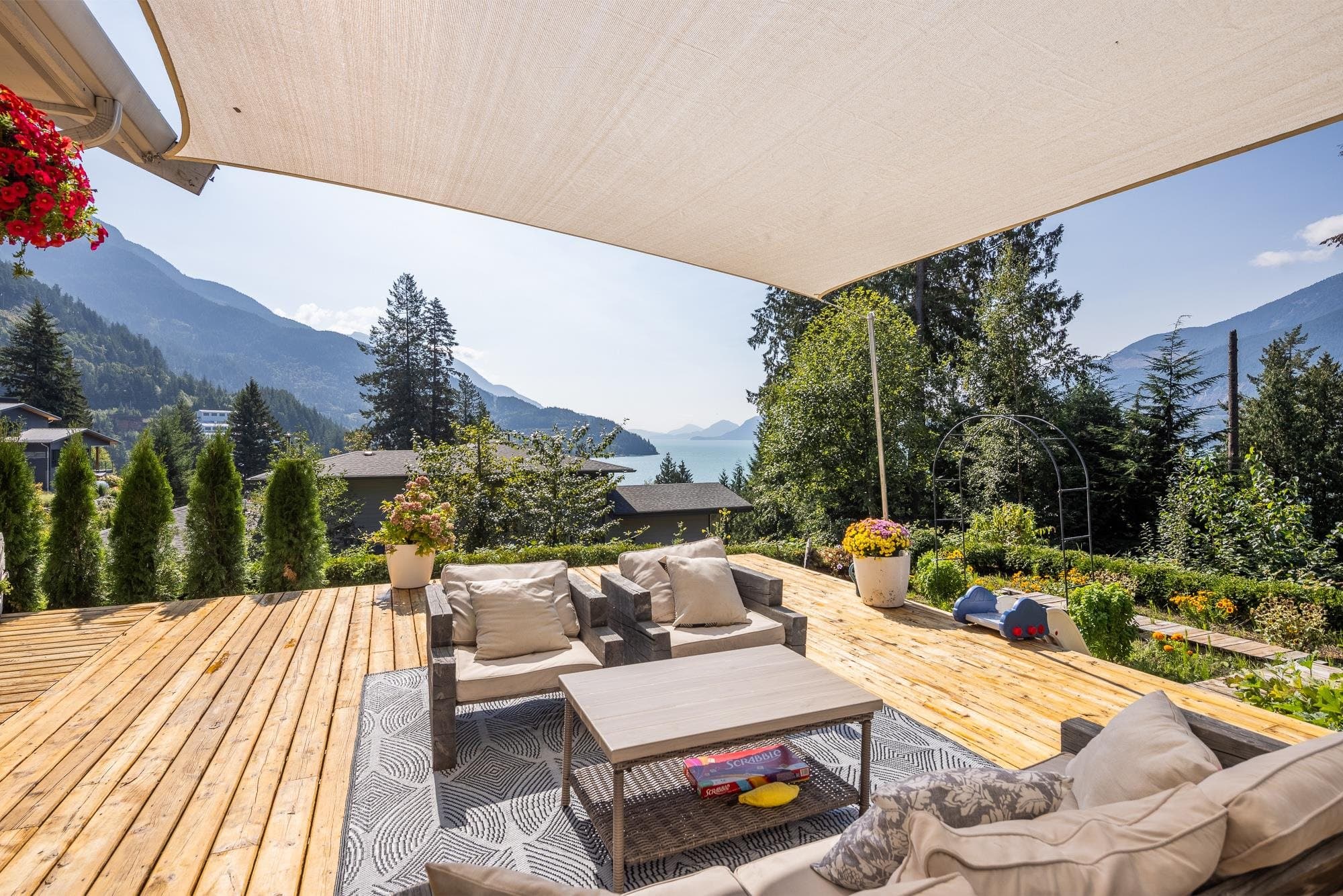 679 Copper Drive, Britannia Beach, V0N 1J0 — photo 2