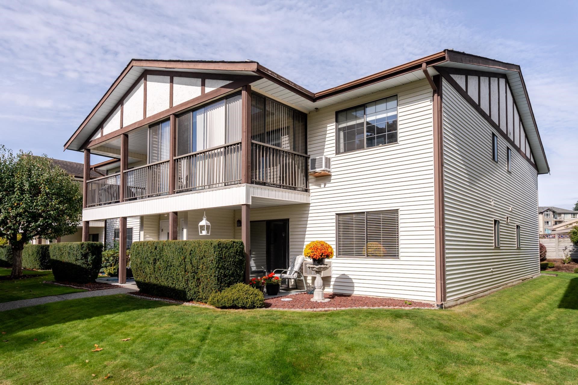 17 - 32718 Garibaldi Drive, Abbotsford, V2T 5T6 — photo 1