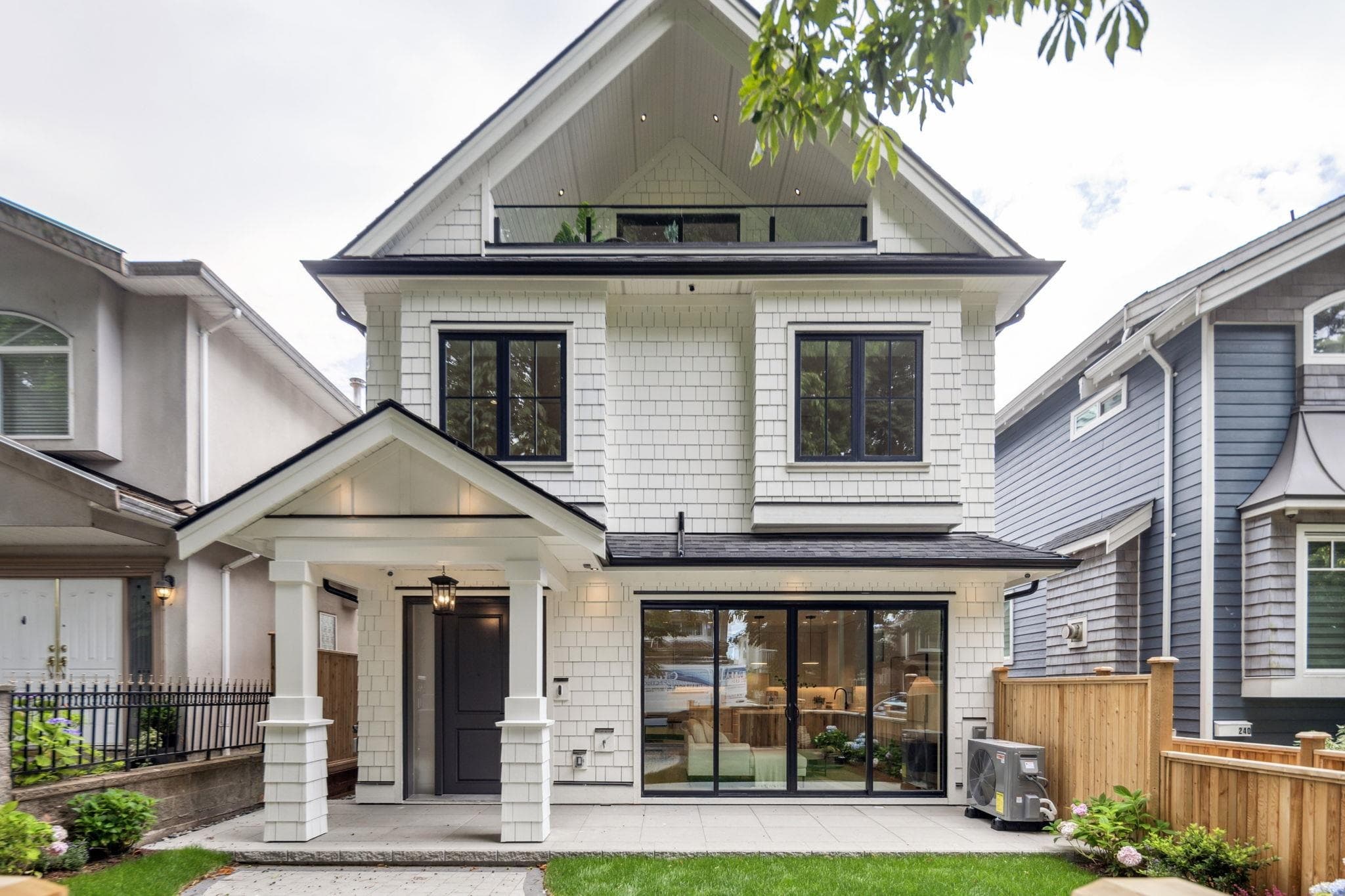 2 - 250 E 39th Avenue, Vancouver, V5W 1K2 — photo 1