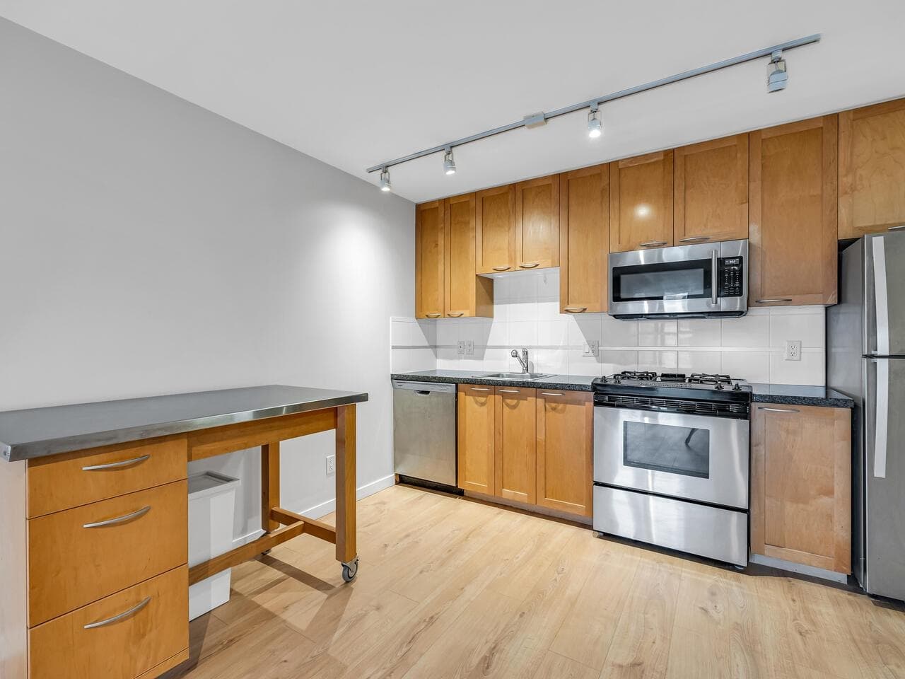 2104 - 969 Richards Street, Vancouver, V6B 1A8 — photo 2