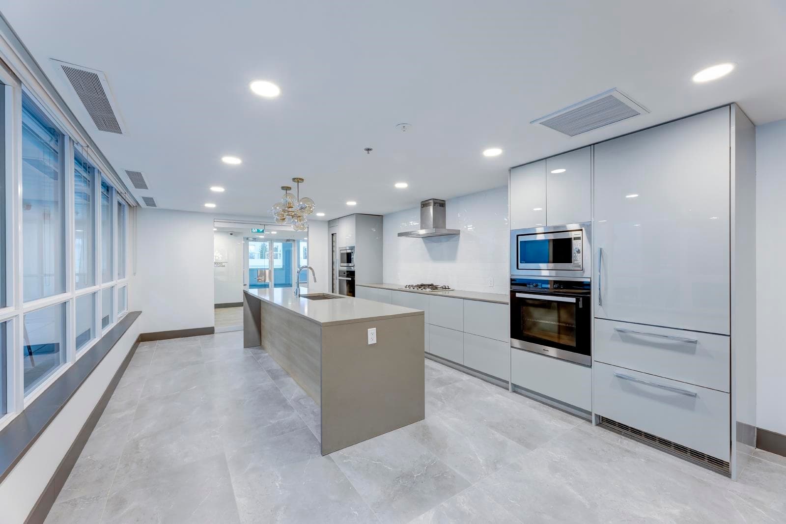 604 - 1675 Lions Gate Lane, North Vancouver, V7P 3B4 — photo 5