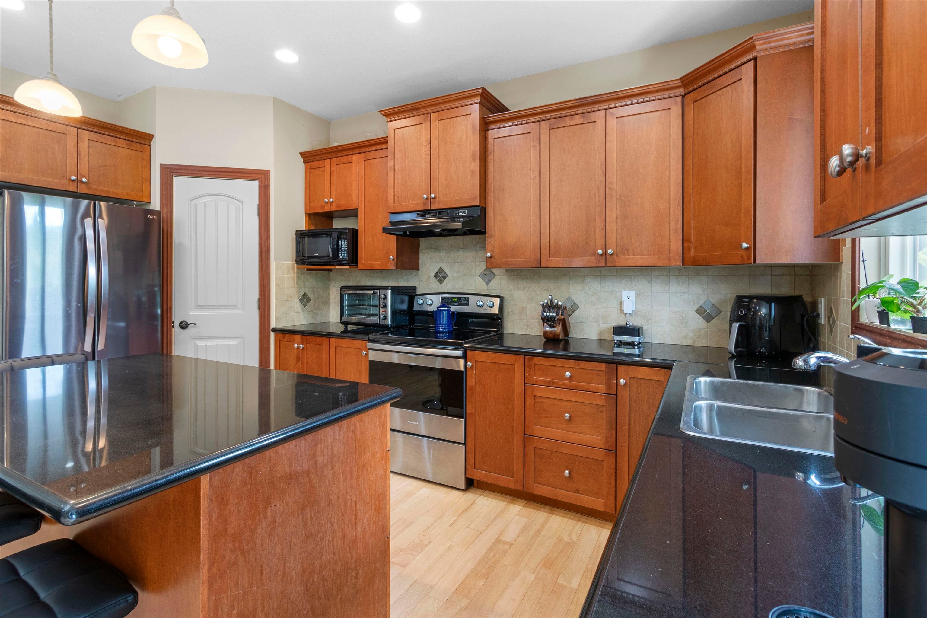 11338 240a Street, Maple Ridge, V2W 0A4 — photo 2