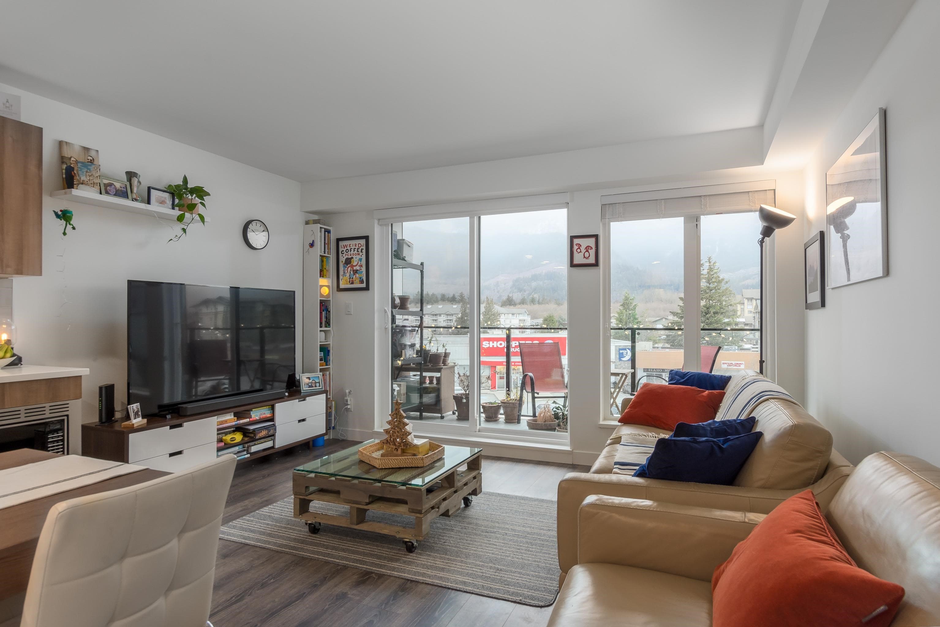304 - 1365 Pemberton Avenue, Squamish, V8B 1B7 — photo 4