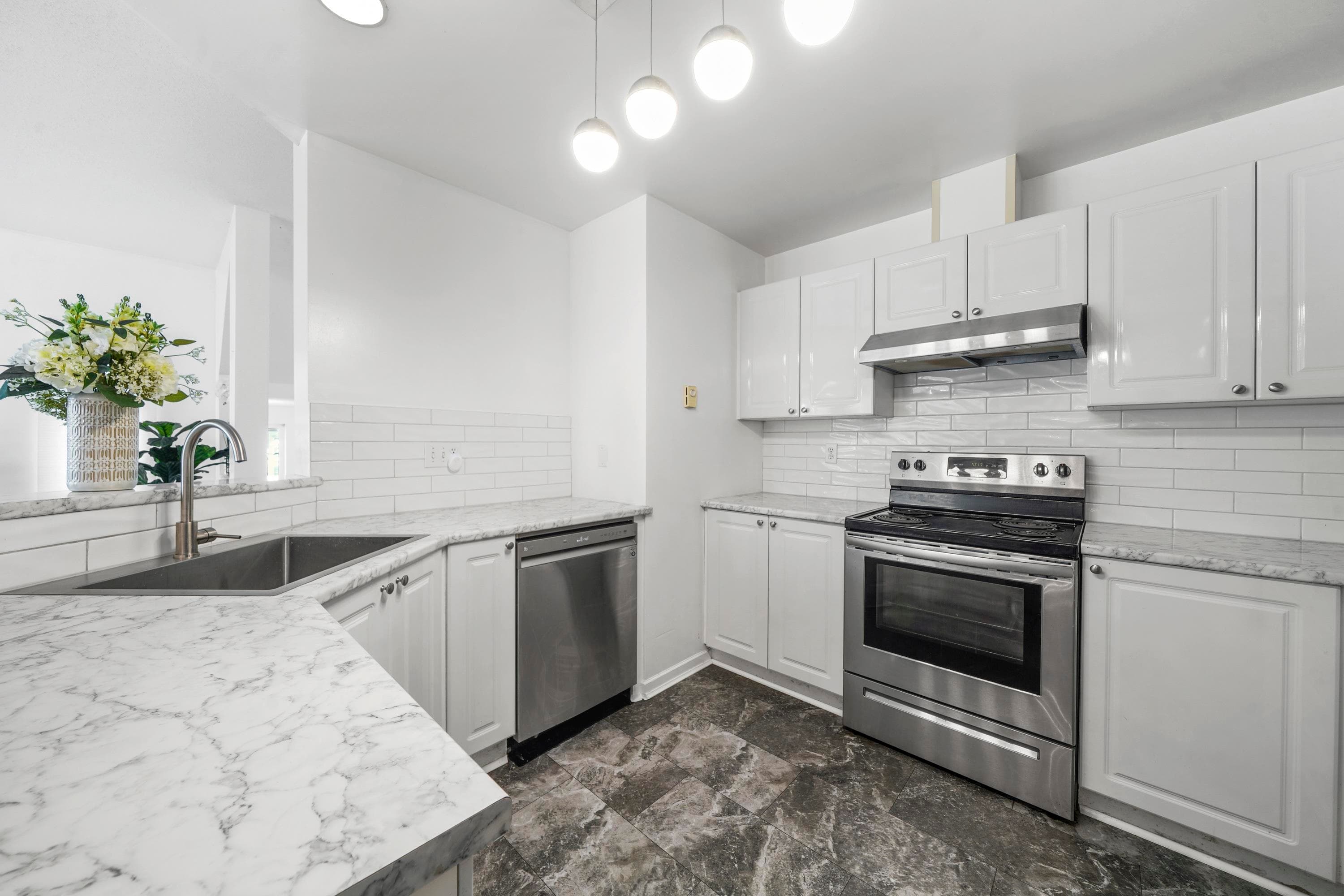 63 - 2422 Hawthorne Avenue, Port Coquitlam, V3C 6K7 — photo 5