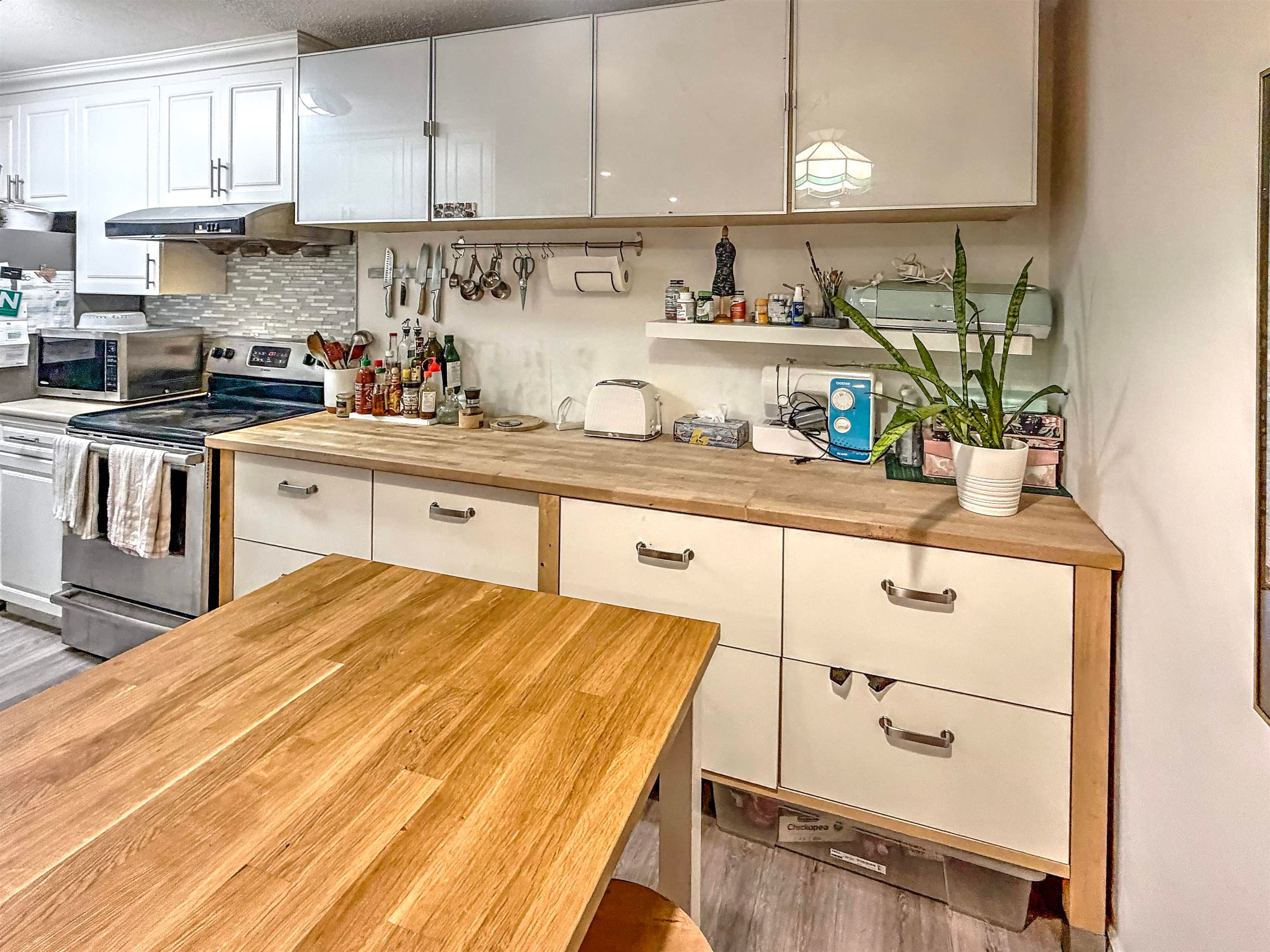 218 - 9857 Manchester Drive, Burnaby, V3N 4P5 — photo 4