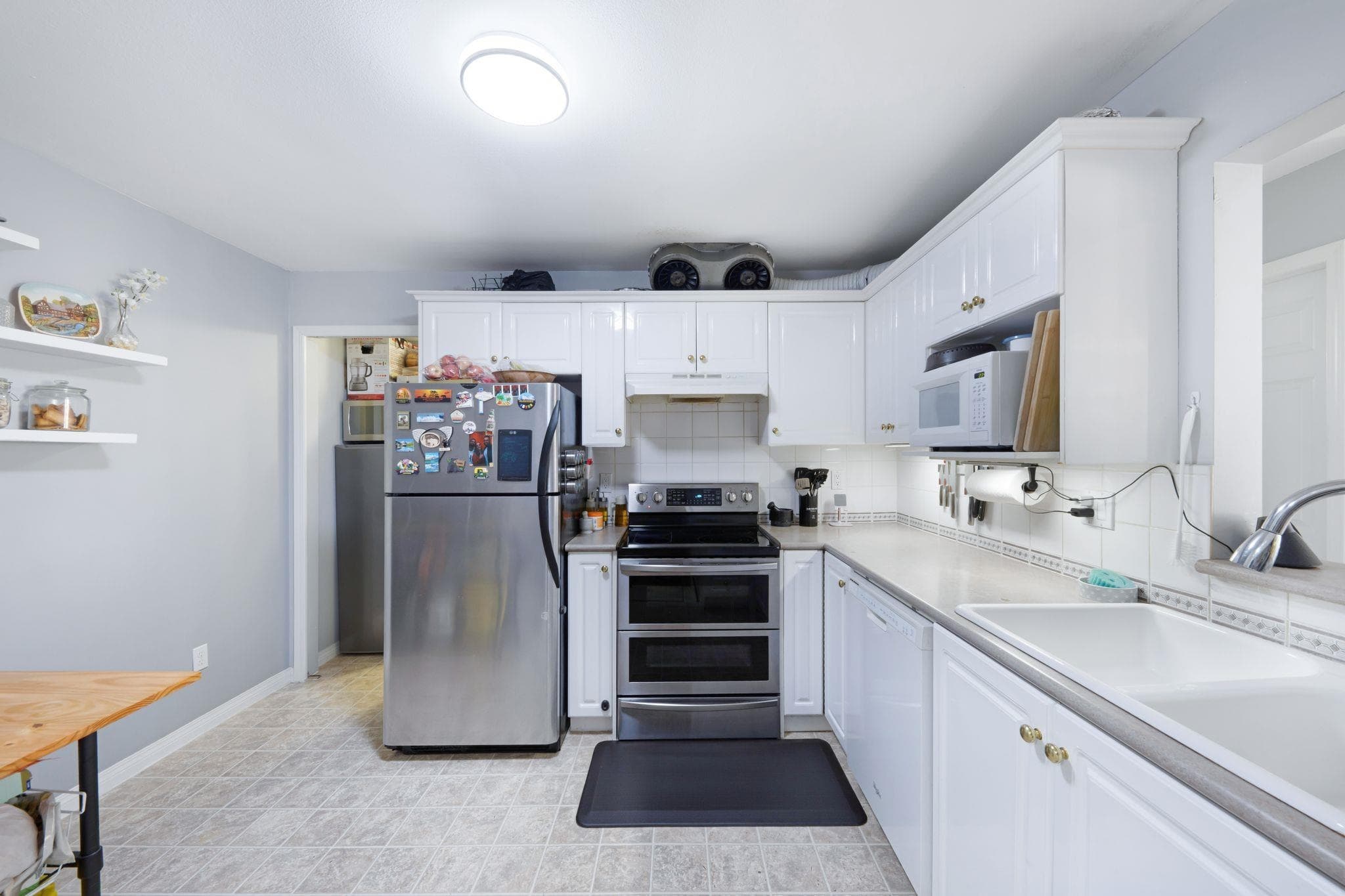 215 - 12125 75a Avenue, Surrey, V3W 1B9 — photo 2