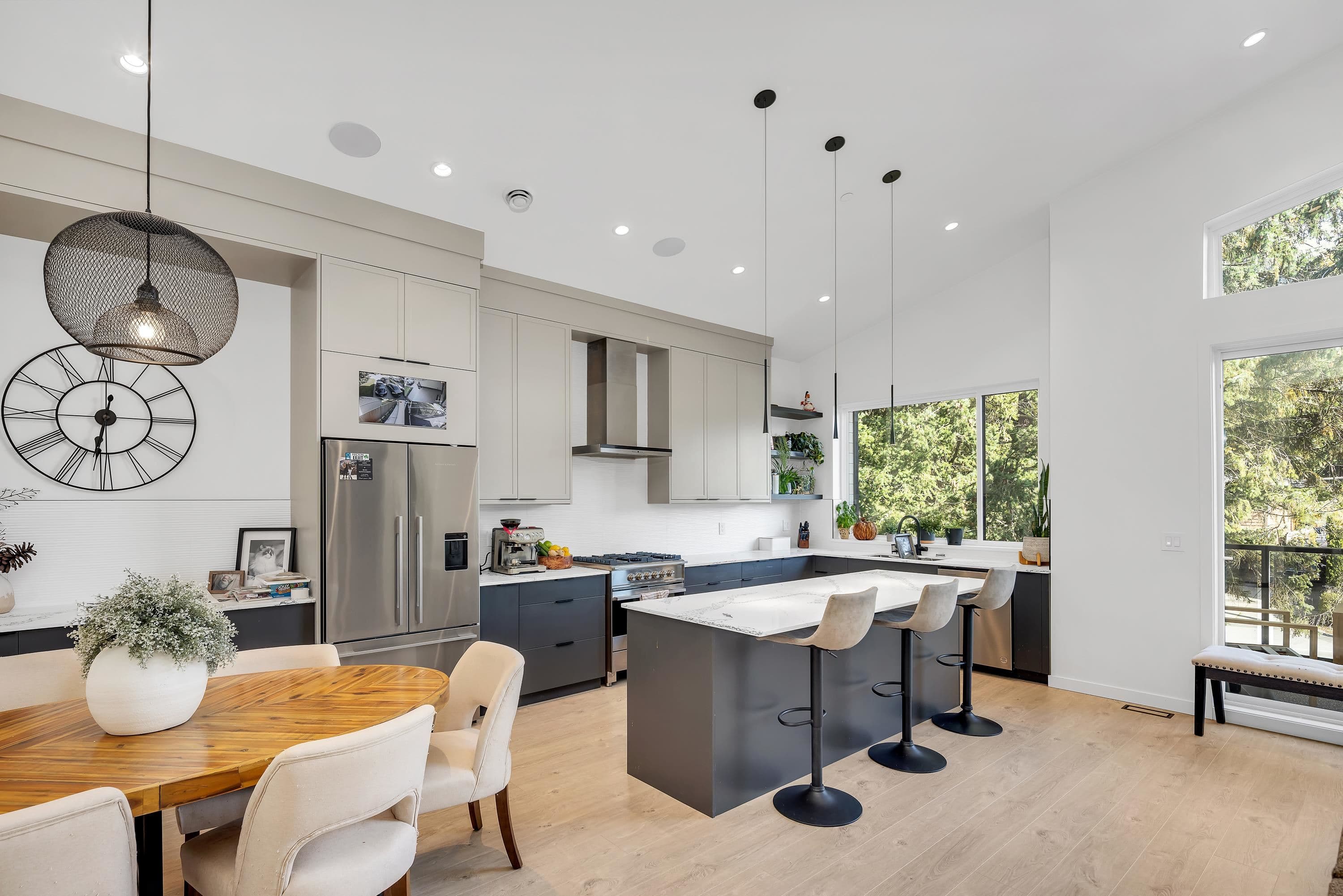41727 Government Road, Squamish
