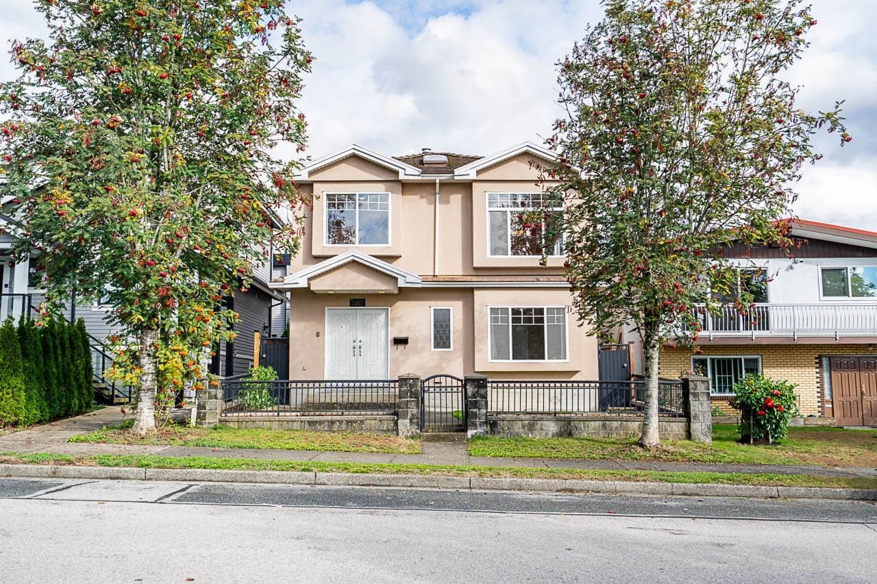 2887 E Georgia Street, Vancouver