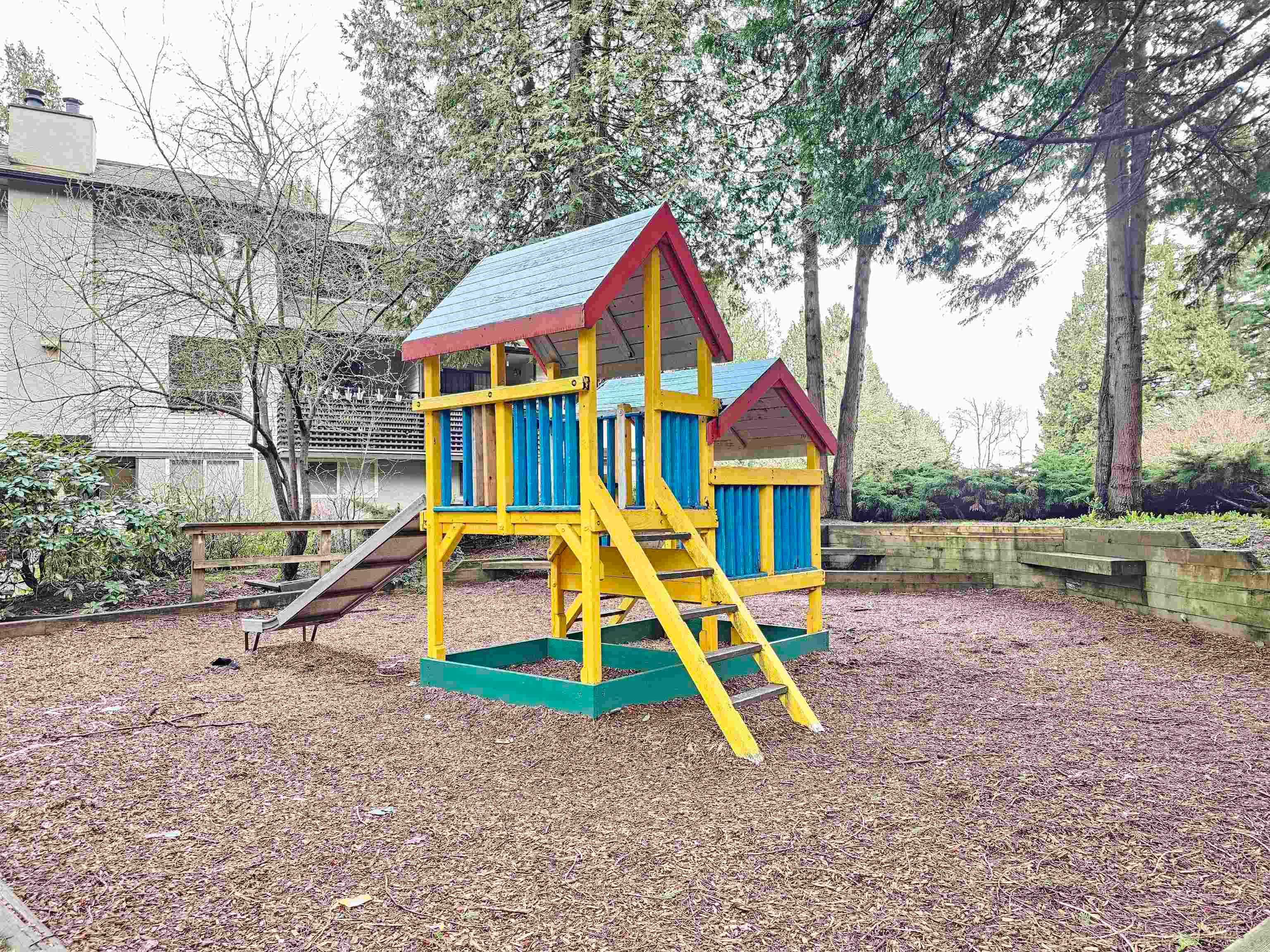 10539 Holly Park Lane, Surrey, V3R 6X8 — photo 5