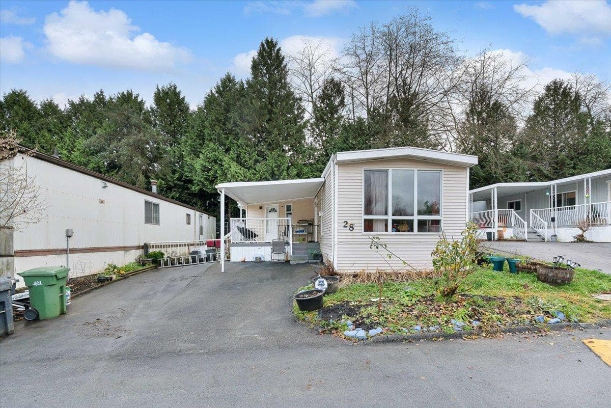 28 - 8220 King George Boulevard, Surrey, V3W 5C2 — photo 4