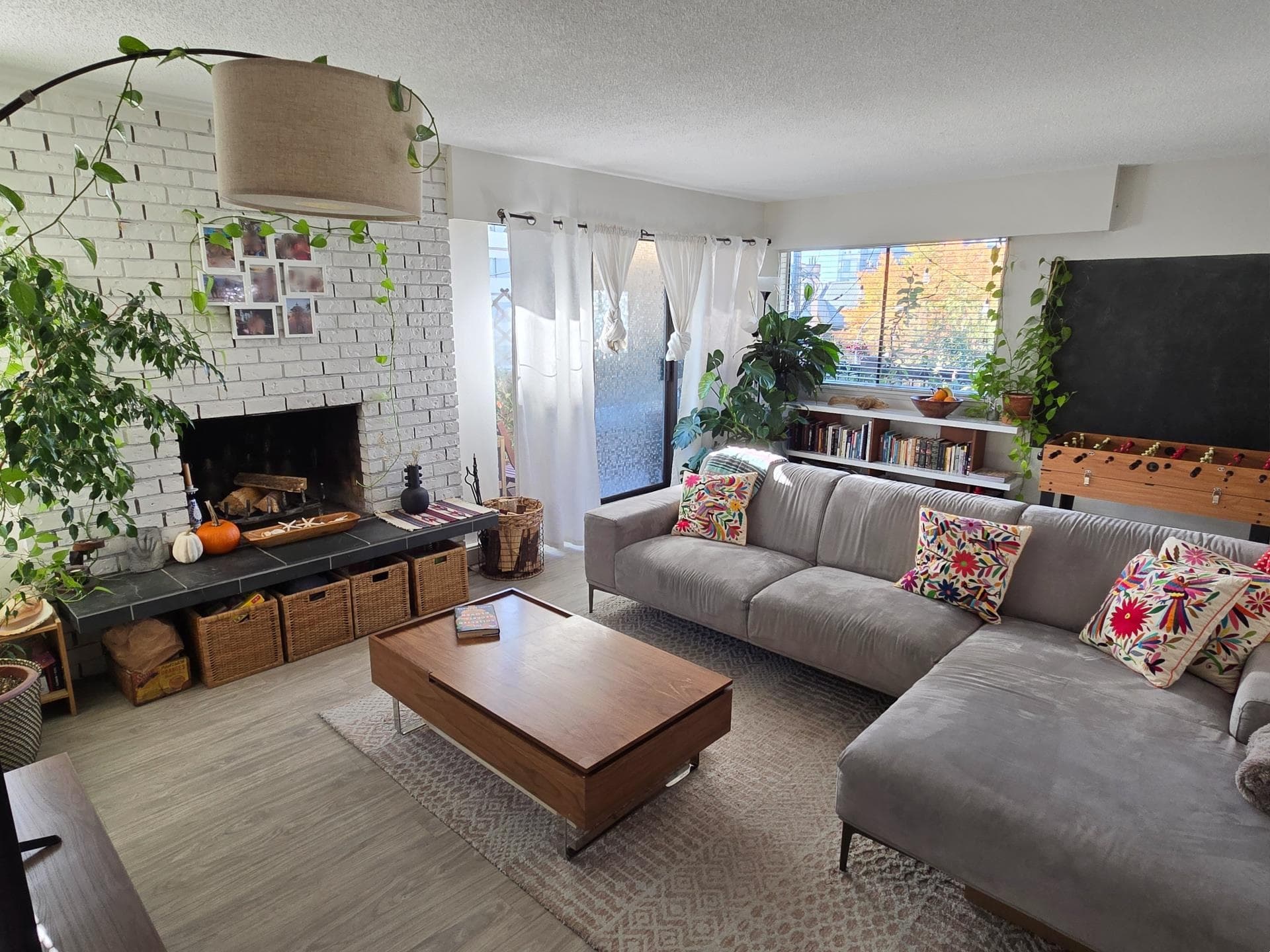 209 - 410 Agnes Street, New Westminster, V3L 1G1 — photo 1