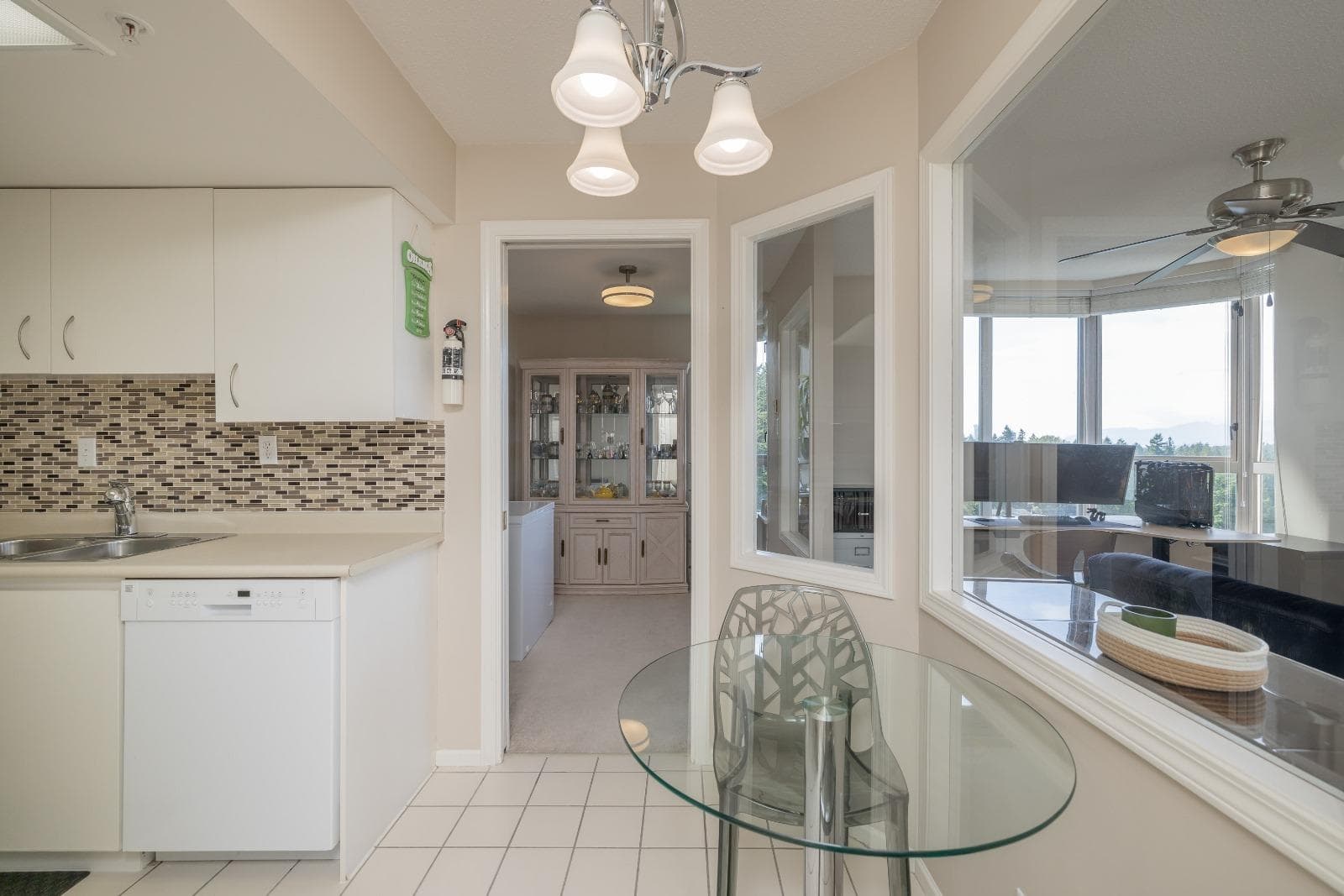 1504 - 10082 148 Street, Surrey, V3R 0S3 — photo 2