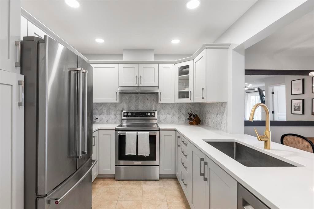 302 - 4770 52a Street, Delta — sold